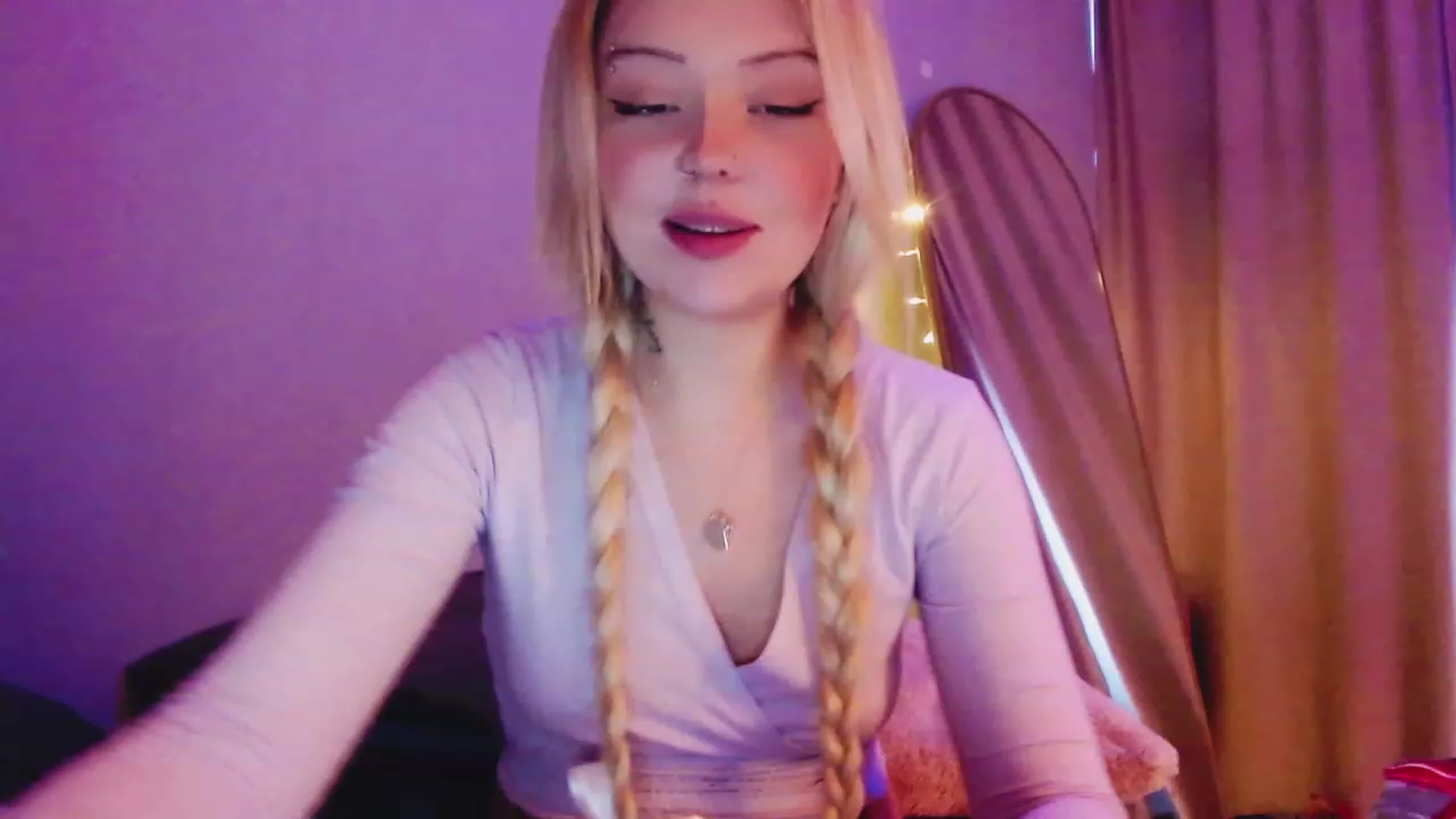 Gallery image thumbnail from Sk8Gurl420's myfreecams stream on, 04/07/2023, 15:11 image 1 of 20