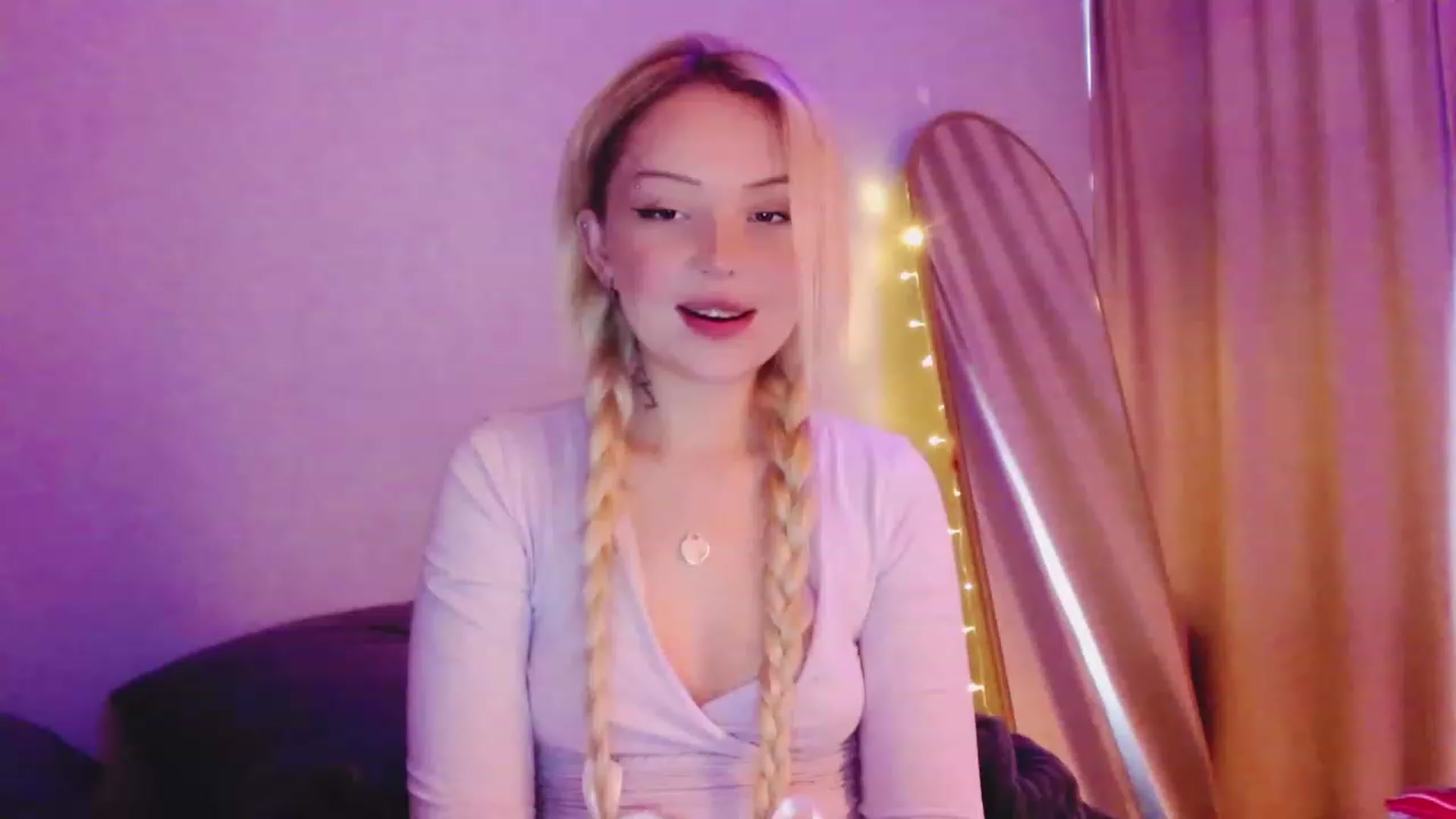 Gallery image thumbnail from Sk8Gurl420's myfreecams stream on, 04/07/2023, 15:11 image 15 of 20