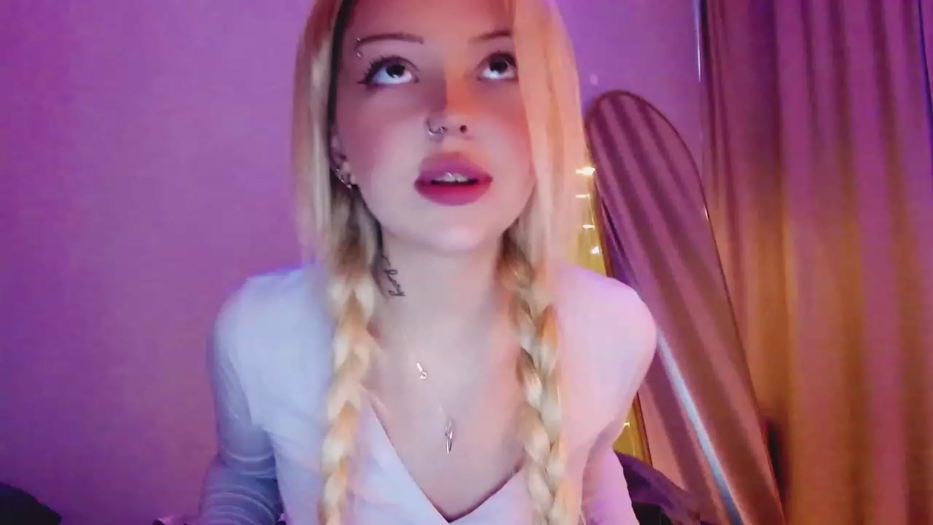 Gallery image thumbnail from Sk8Gurl420's myfreecams stream on, 04/07/2023, 16:21 image 13 of 20
