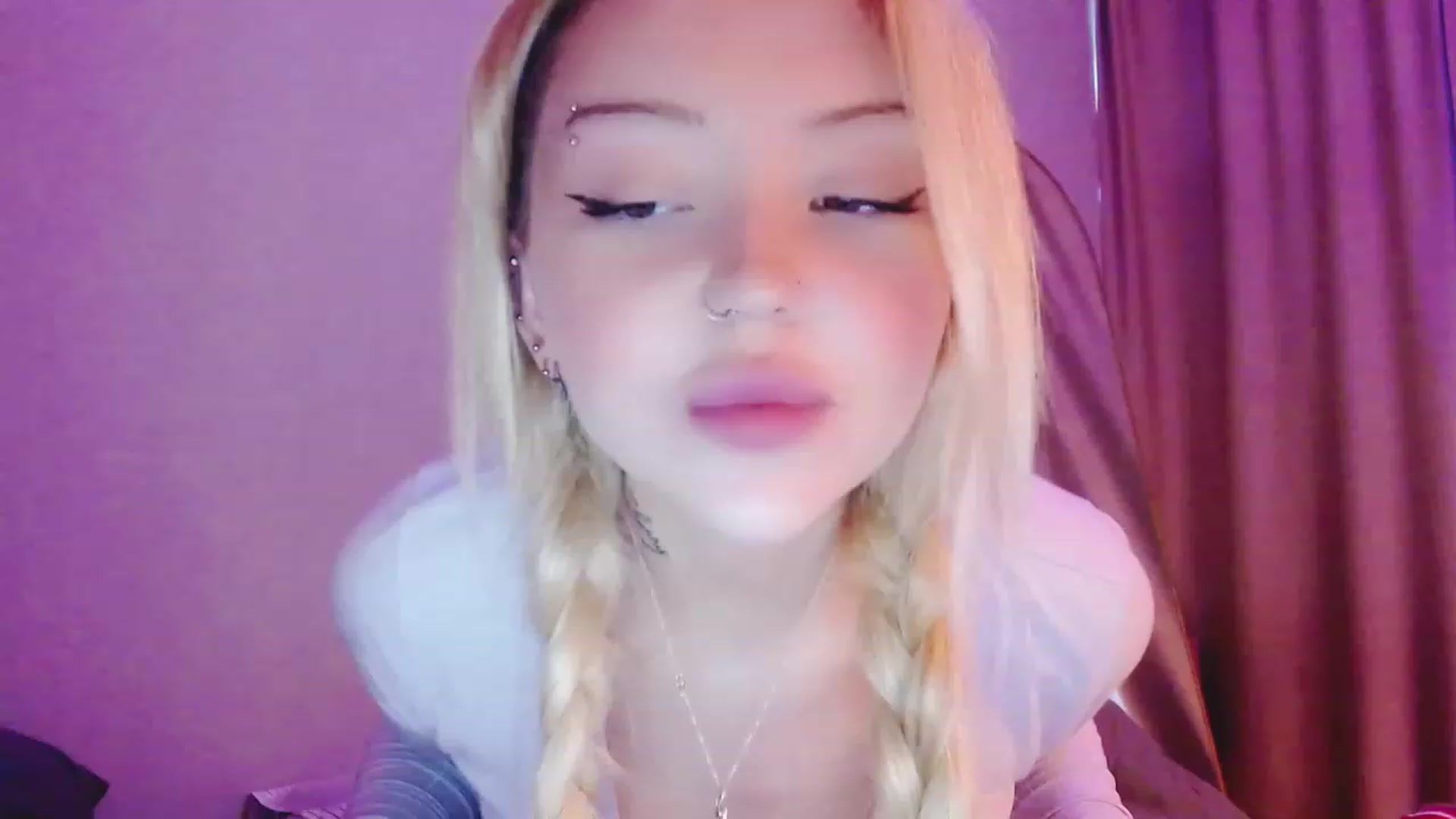 Gallery image thumbnail from Sk8Gurl420's myfreecams stream on, 04/07/2023, 16:21 image 4 of 20