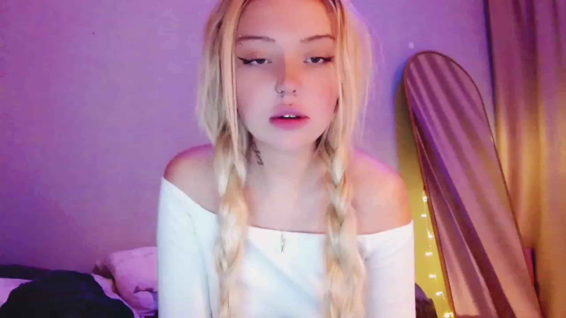Gallery image thumbnail from Sk8Gurl420's myfreecams stream on, 04/09/2023, 18:13 image 14 of 20
