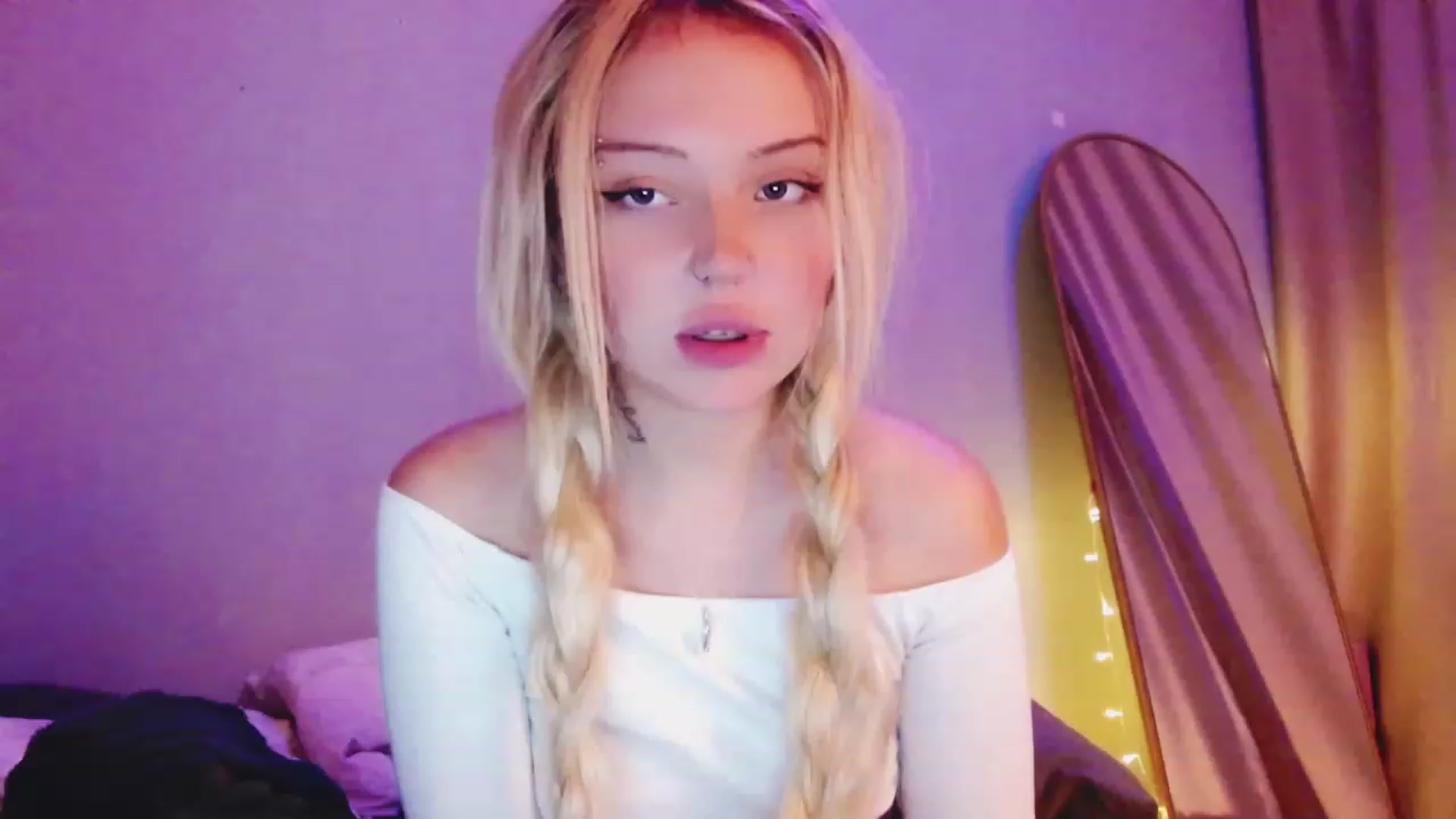 Gallery image thumbnail from Sk8Gurl420's myfreecams stream on, 04/09/2023, 18:13 image 16 of 20