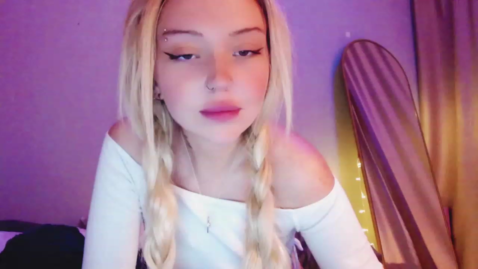 Gallery image thumbnail from Sk8Gurl420's myfreecams stream on, 04/09/2023, 18:13 image 19 of 20