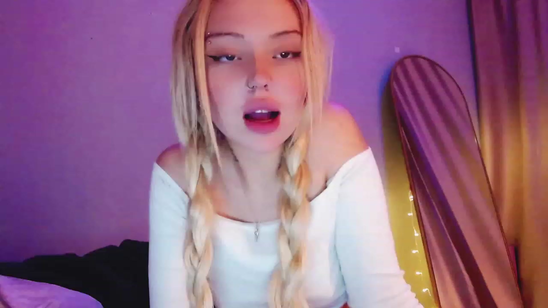 Gallery image thumbnail from Sk8Gurl420's myfreecams stream on, 04/09/2023, 18:13 image 3 of 20