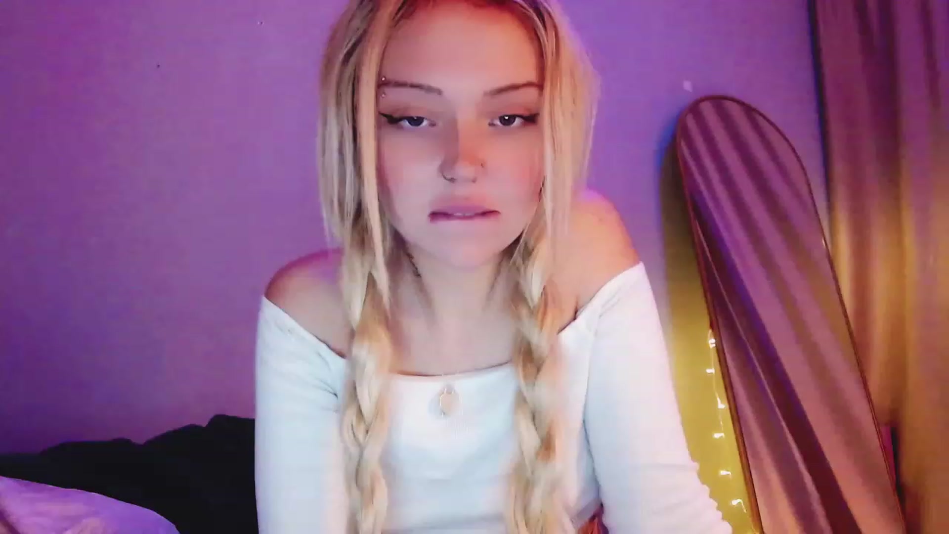 Gallery image thumbnail from Sk8Gurl420's myfreecams stream on, 04/09/2023, 18:13 image 4 of 20
