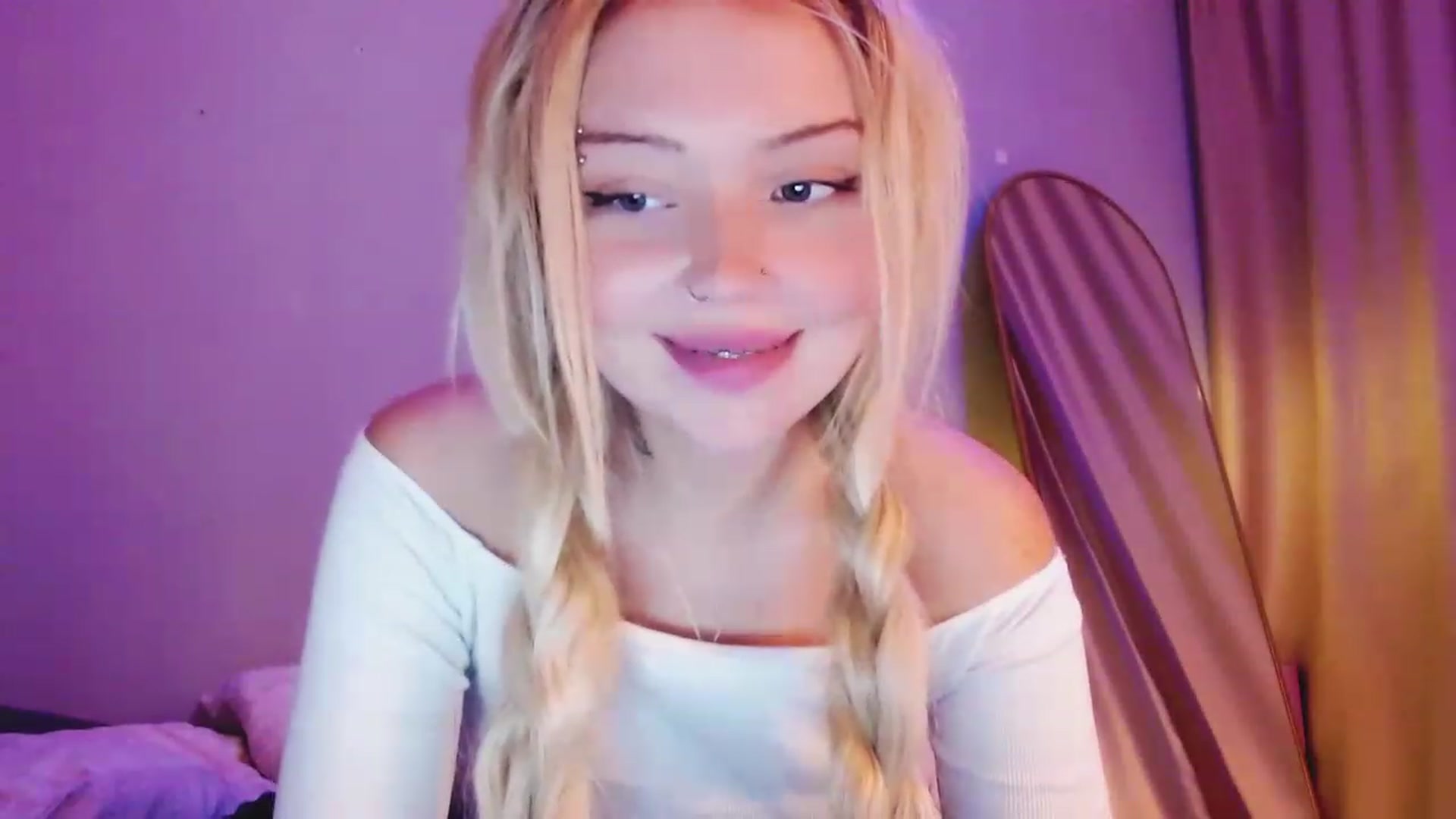 Gallery image thumbnail from Sk8Gurl420's myfreecams stream on, 04/09/2023, 19:15 image 8 of 20