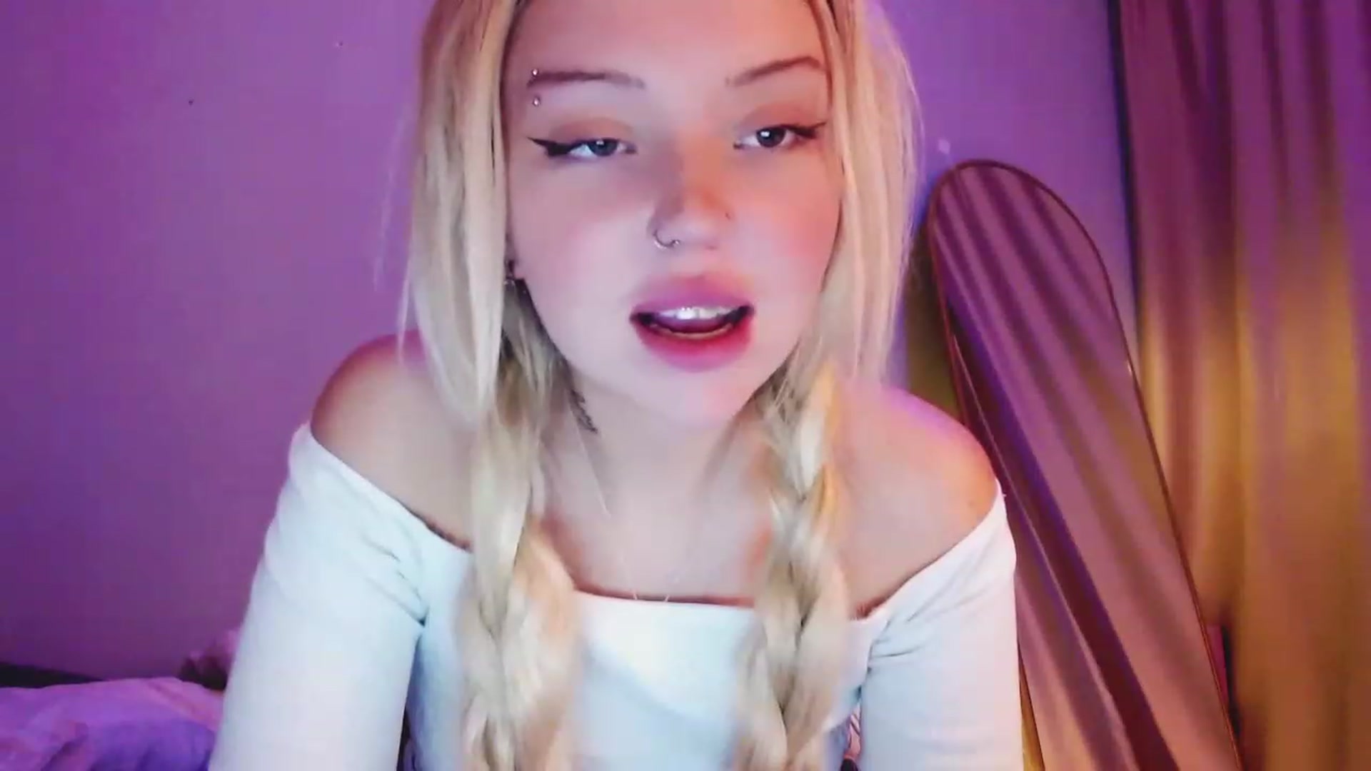 Gallery image thumbnail from Sk8Gurl420's myfreecams stream on, 04/09/2023, 19:15 image 6 of 20