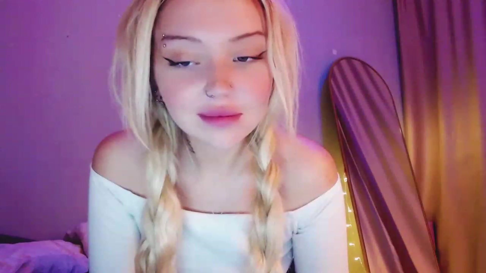 Gallery image thumbnail from Sk8Gurl420's myfreecams stream on, 04/09/2023, 19:15 image 13 of 20