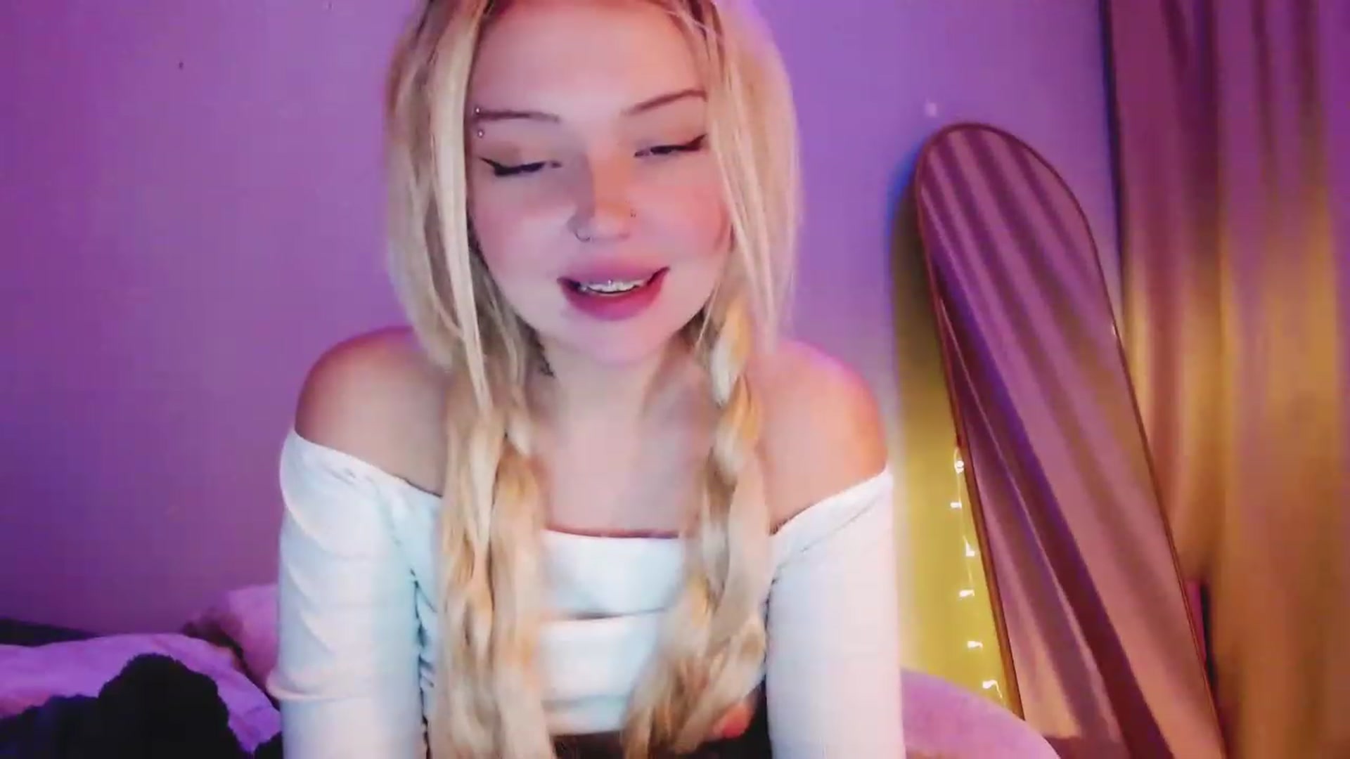 Gallery image thumbnail from Sk8Gurl420's myfreecams stream on, 04/09/2023, 19:15 image 19 of 20