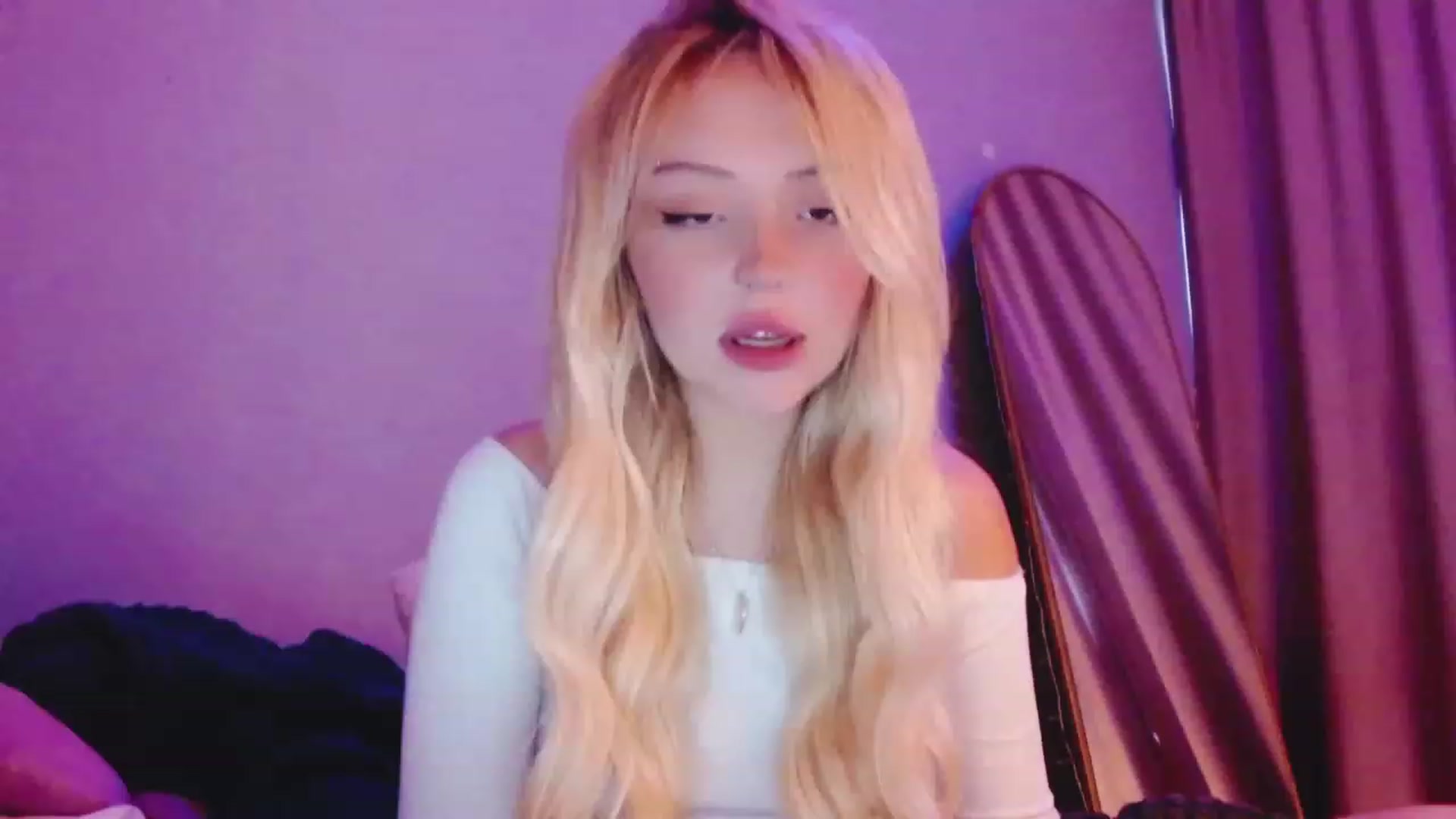 Gallery image thumbnail from Sk8Gurl420's myfreecams stream on, 04/10/2023, 14:38 image 16 of 20
