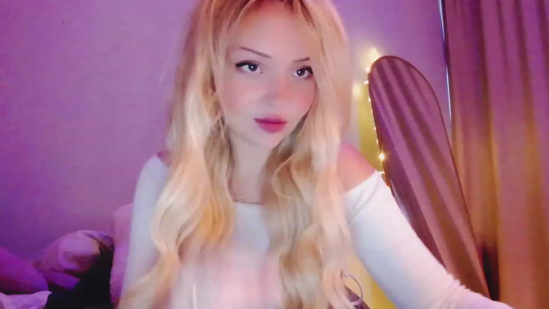 Gallery image thumbnail from Sk8Gurl420's myfreecams stream on, 04/10/2023, 14:38 image 11 of 20