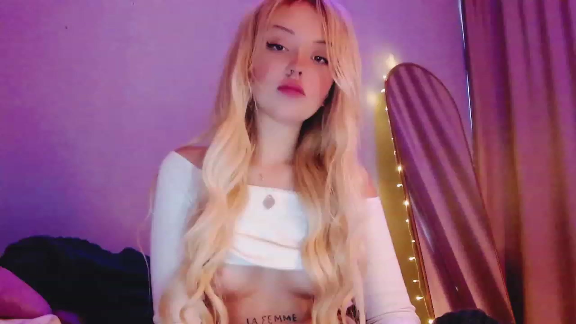Gallery image thumbnail from Sk8Gurl420's myfreecams stream on, 04/10/2023, 14:38 image 19 of 20