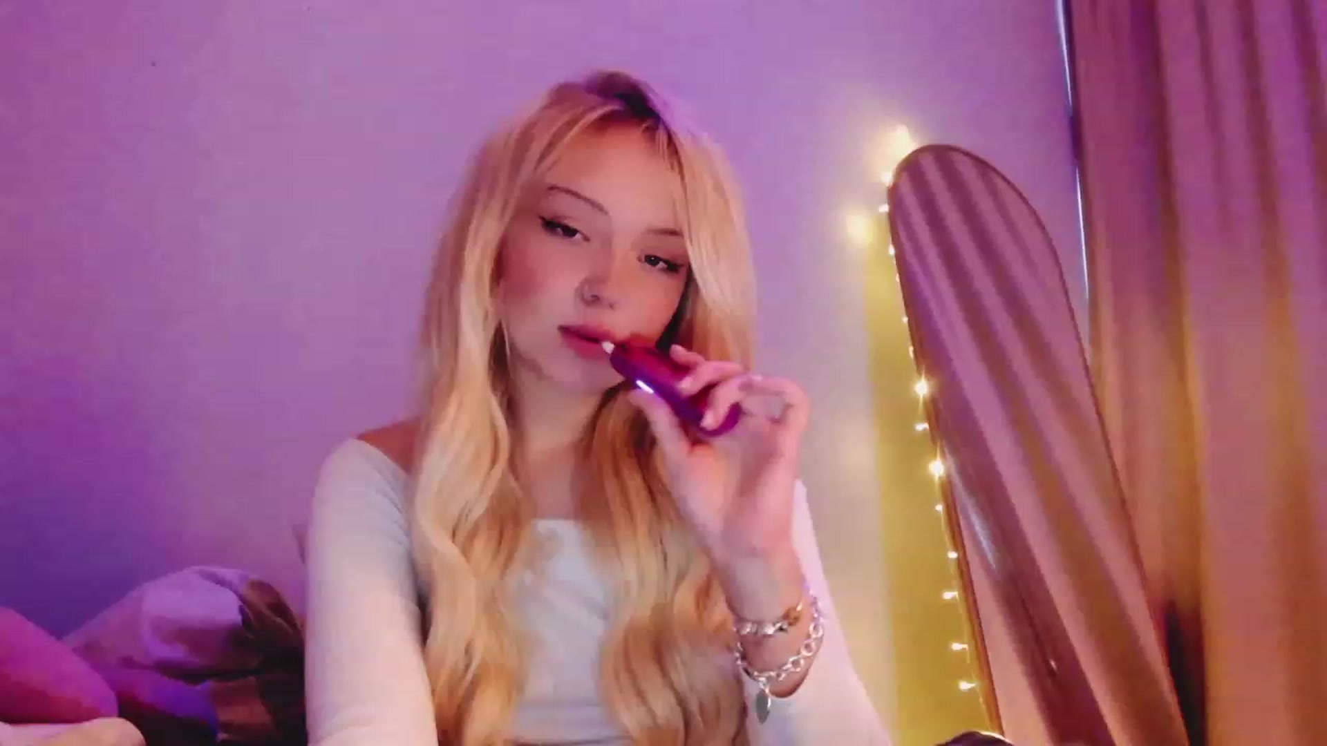 Gallery image thumbnail from Sk8Gurl420's myfreecams stream on, 04/10/2023, 14:38 image 14 of 20