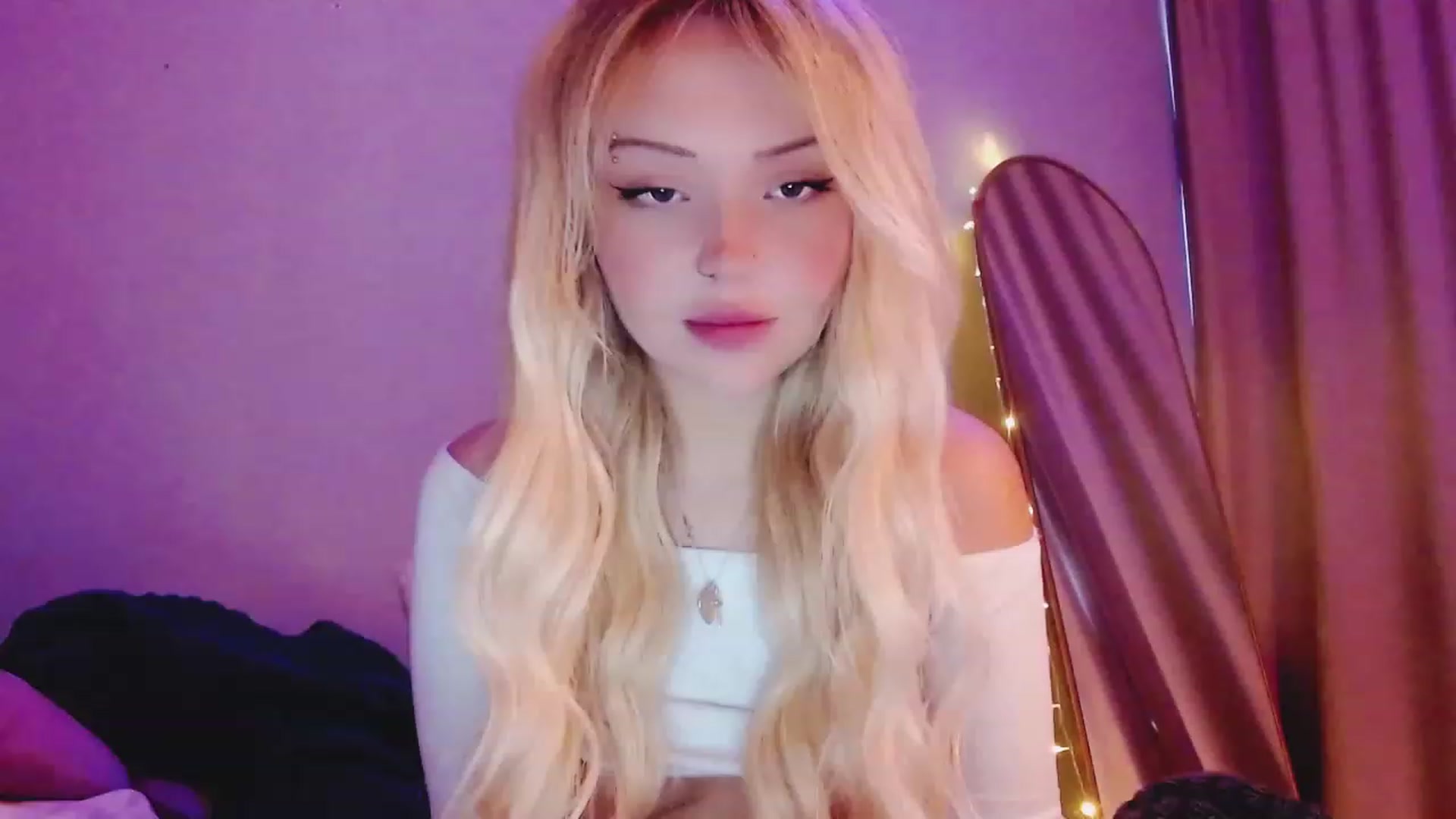 Gallery image thumbnail from Sk8Gurl420's myfreecams stream on, 04/10/2023, 14:38 image 20 of 20