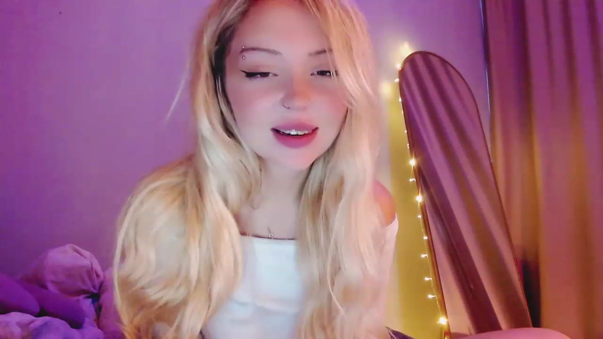 Gallery image thumbnail from Sk8Gurl420's myfreecams stream on, 04/10/2023, 15:04 image 20 of 20