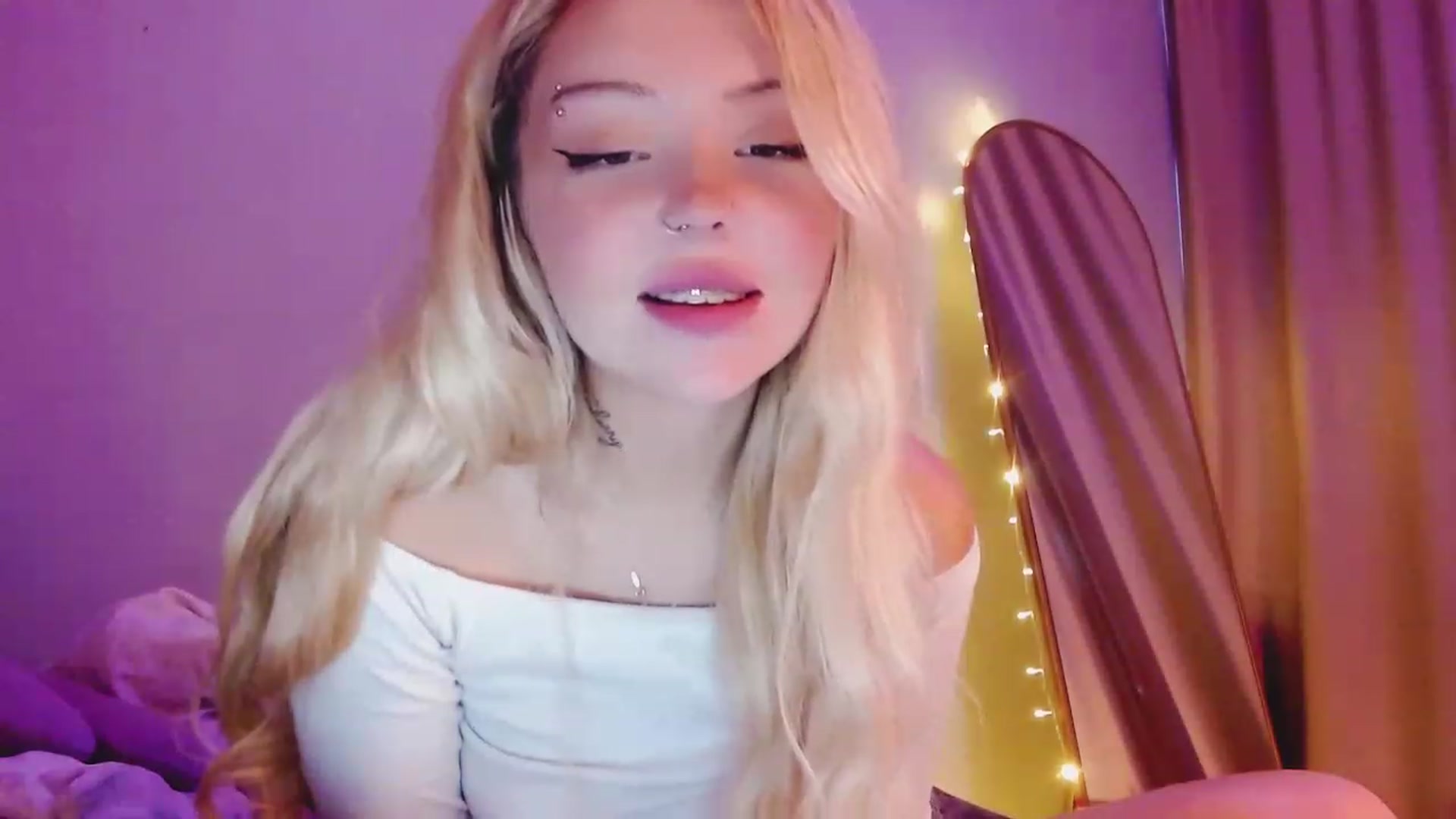Gallery image thumbnail from Sk8Gurl420's myfreecams stream on, 04/10/2023, 15:04 image 19 of 20