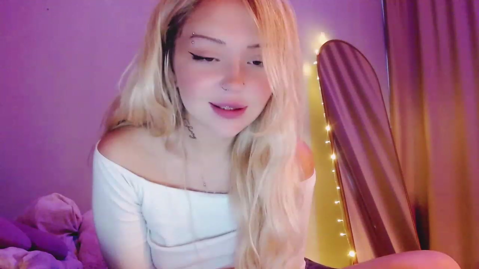Gallery image thumbnail from Sk8Gurl420's myfreecams stream on, 04/10/2023, 15:04 image 17 of 20