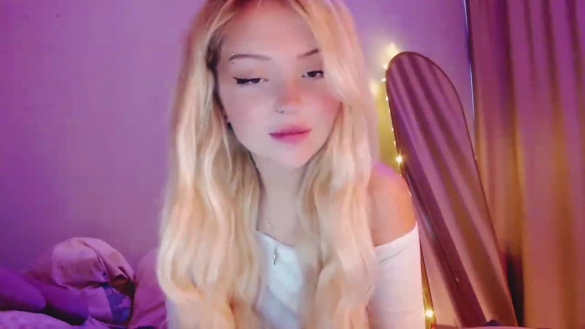 Gallery image thumbnail from Sk8Gurl420's myfreecams stream on, 04/10/2023, 15:04 image 10 of 20