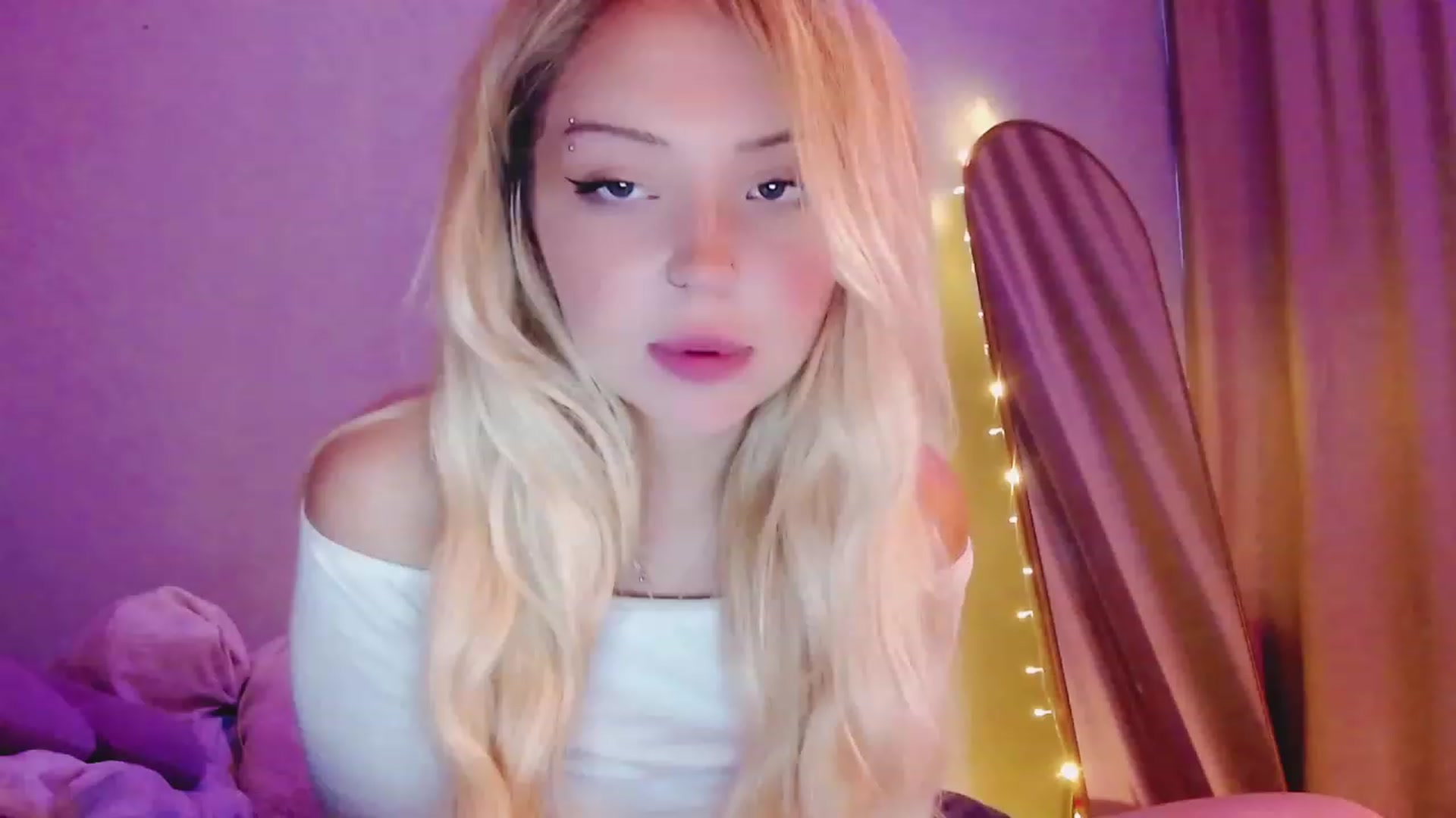 Gallery image thumbnail from Sk8Gurl420's myfreecams stream on, 04/10/2023, 15:19 image 2 of 20
