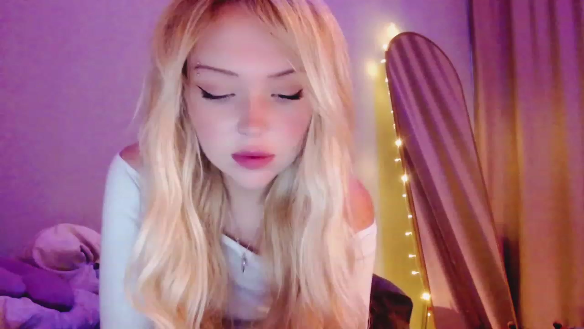 Gallery image thumbnail from Sk8Gurl420's myfreecams stream on, 04/10/2023, 15:53 image 18 of 20