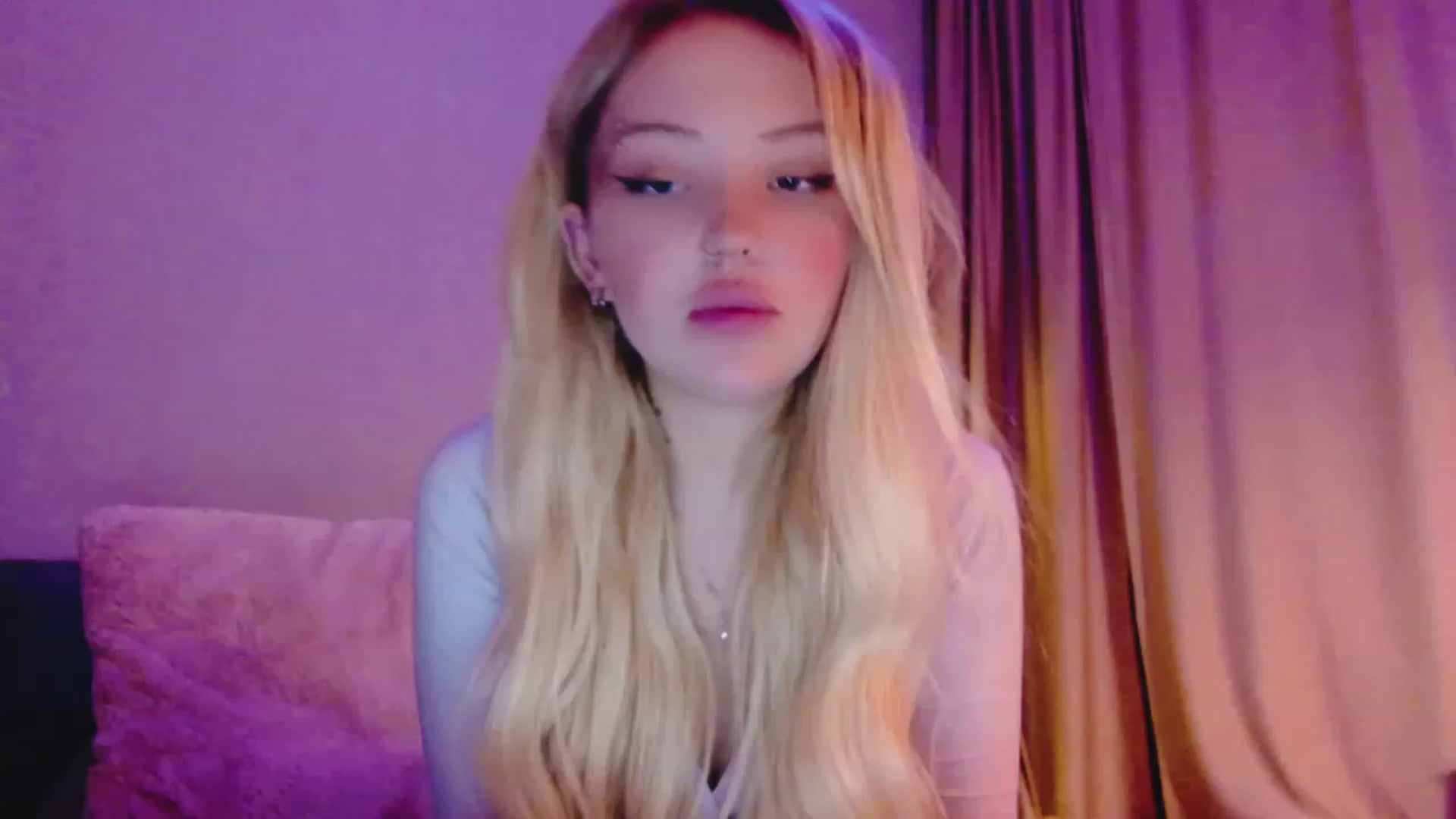 Gallery image thumbnail from Sk8Gurl420's myfreecams stream on, 04/17/2023, 20:25 image 12 of 20
