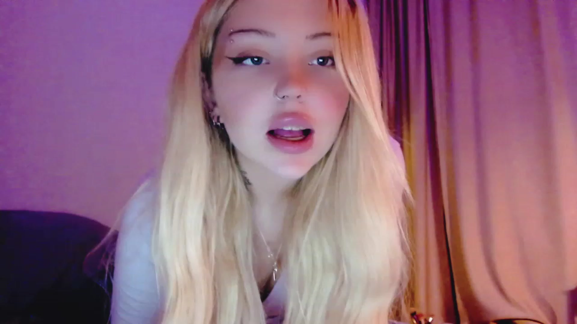 Gallery image thumbnail from Sk8Gurl420's myfreecams stream on, 04/17/2023, 20:25 image 3 of 20