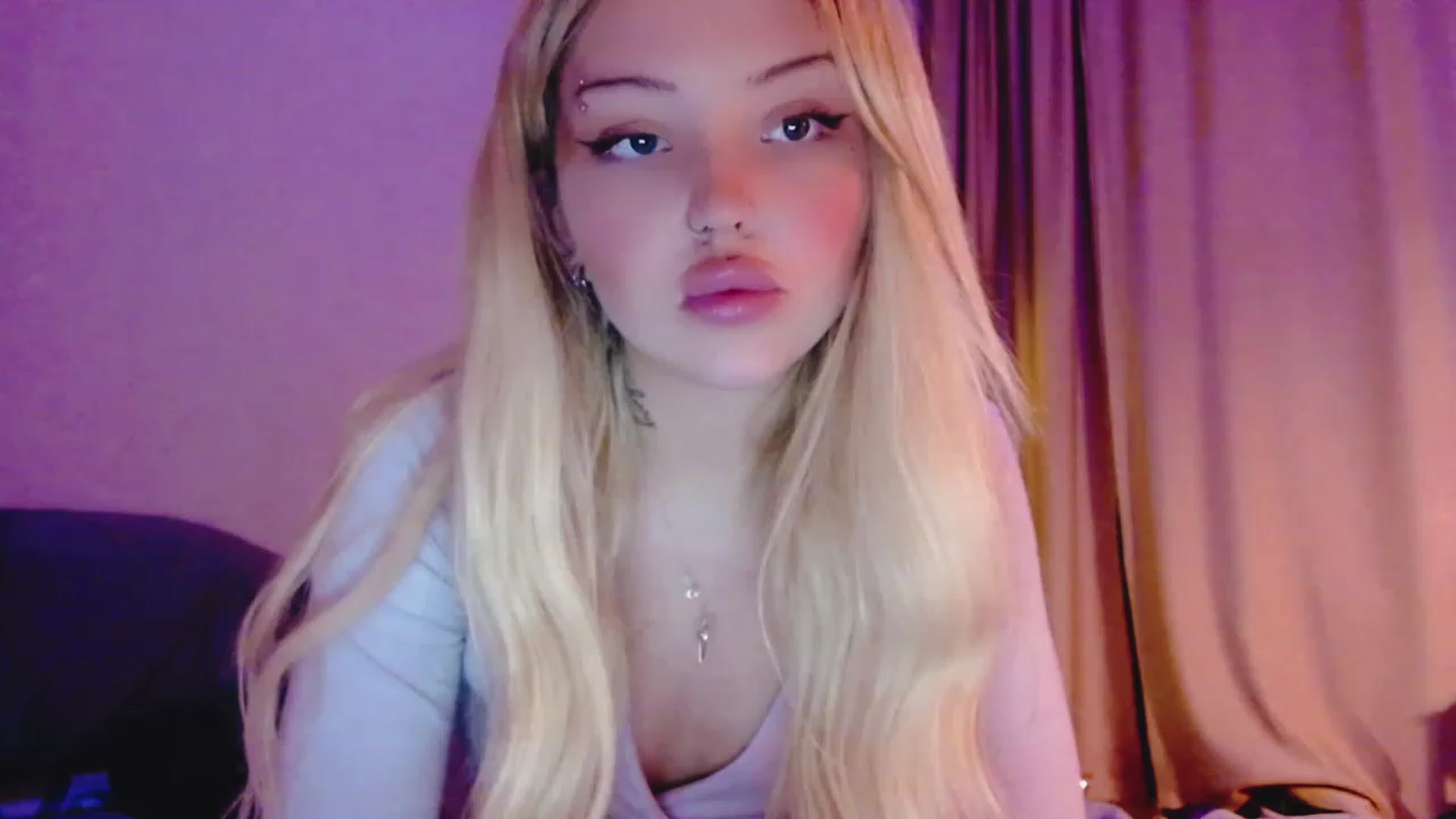 Gallery image thumbnail from Sk8Gurl420's myfreecams stream on, 04/17/2023, 20:25 image 2 of 20