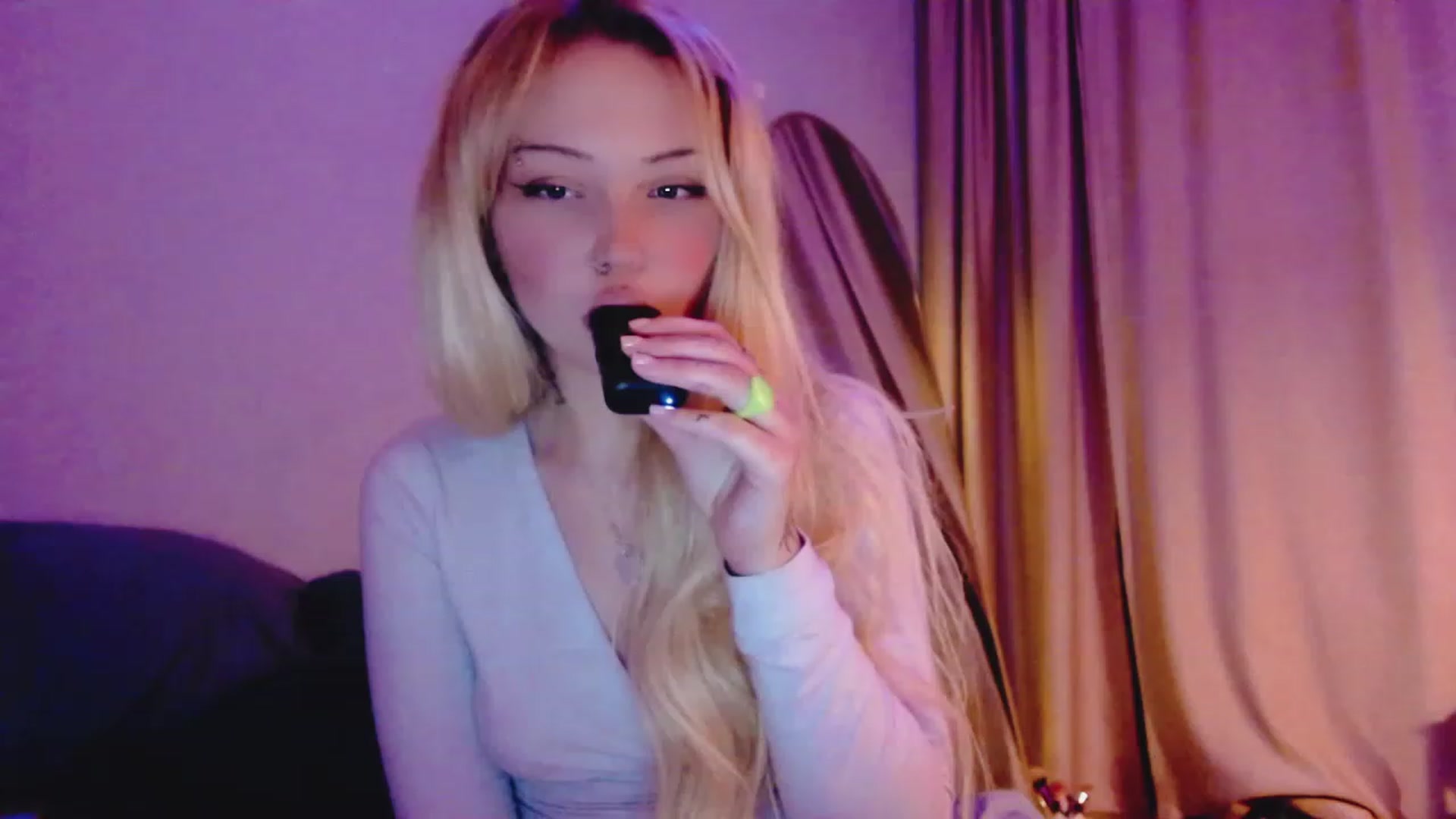 Gallery image thumbnail from Sk8Gurl420's myfreecams stream on, 04/17/2023, 20:25 image 5 of 20