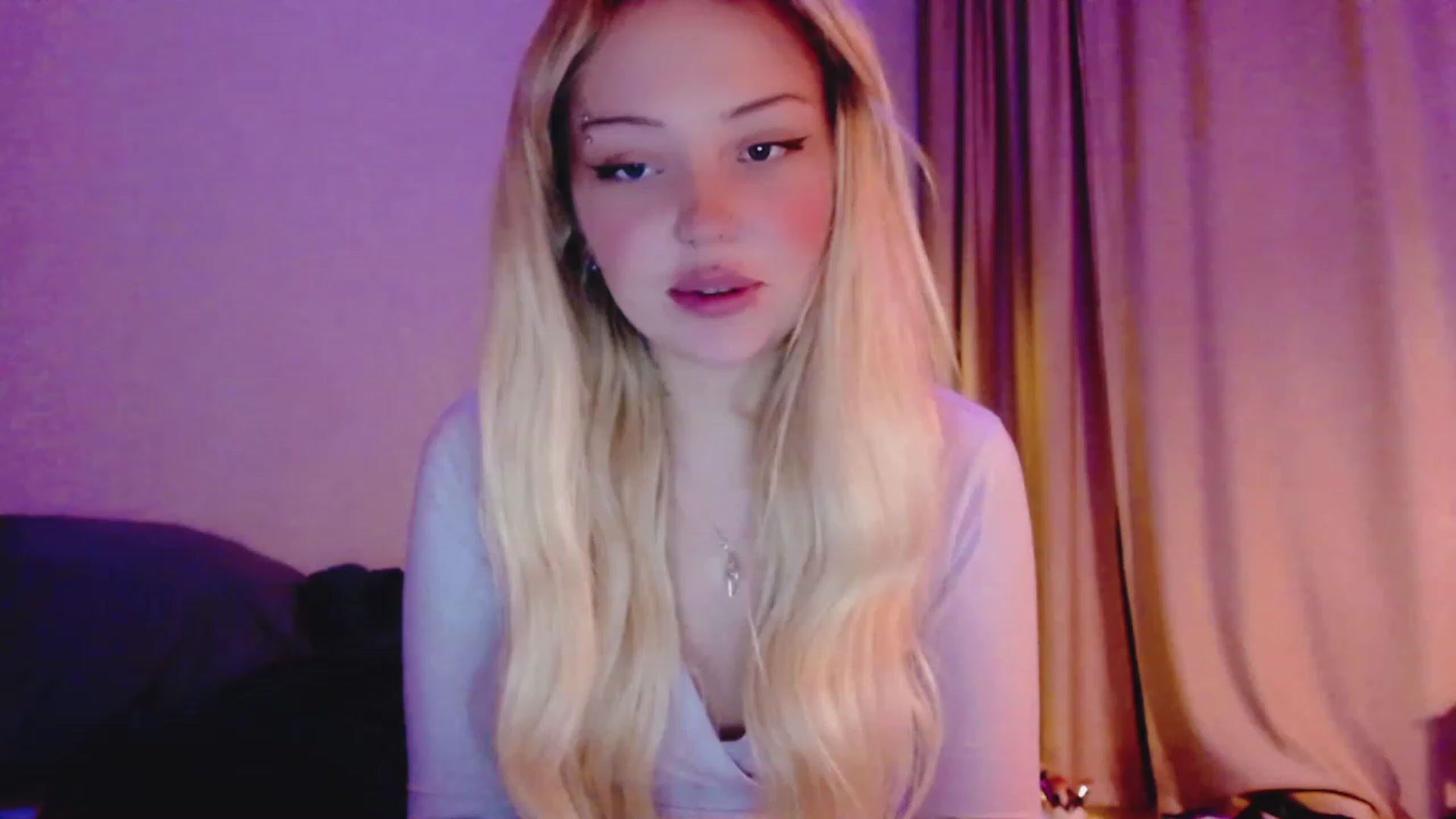 Gallery image thumbnail from Sk8Gurl420's myfreecams stream on, 04/17/2023, 20:25 image 4 of 20