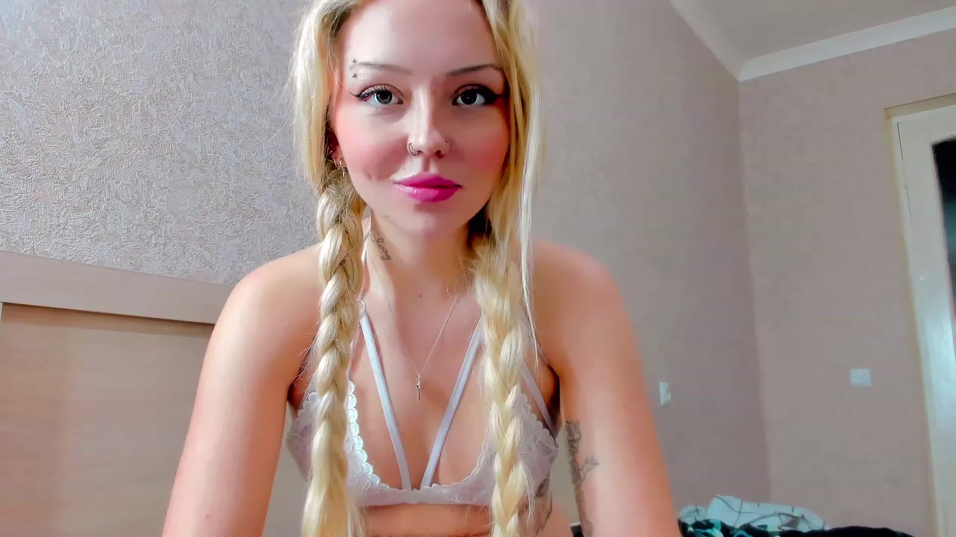 Gallery image thumbnail from Sk8Gurl420's myfreecams stream on, 04/26/2023, 15:47 image 20 of 20