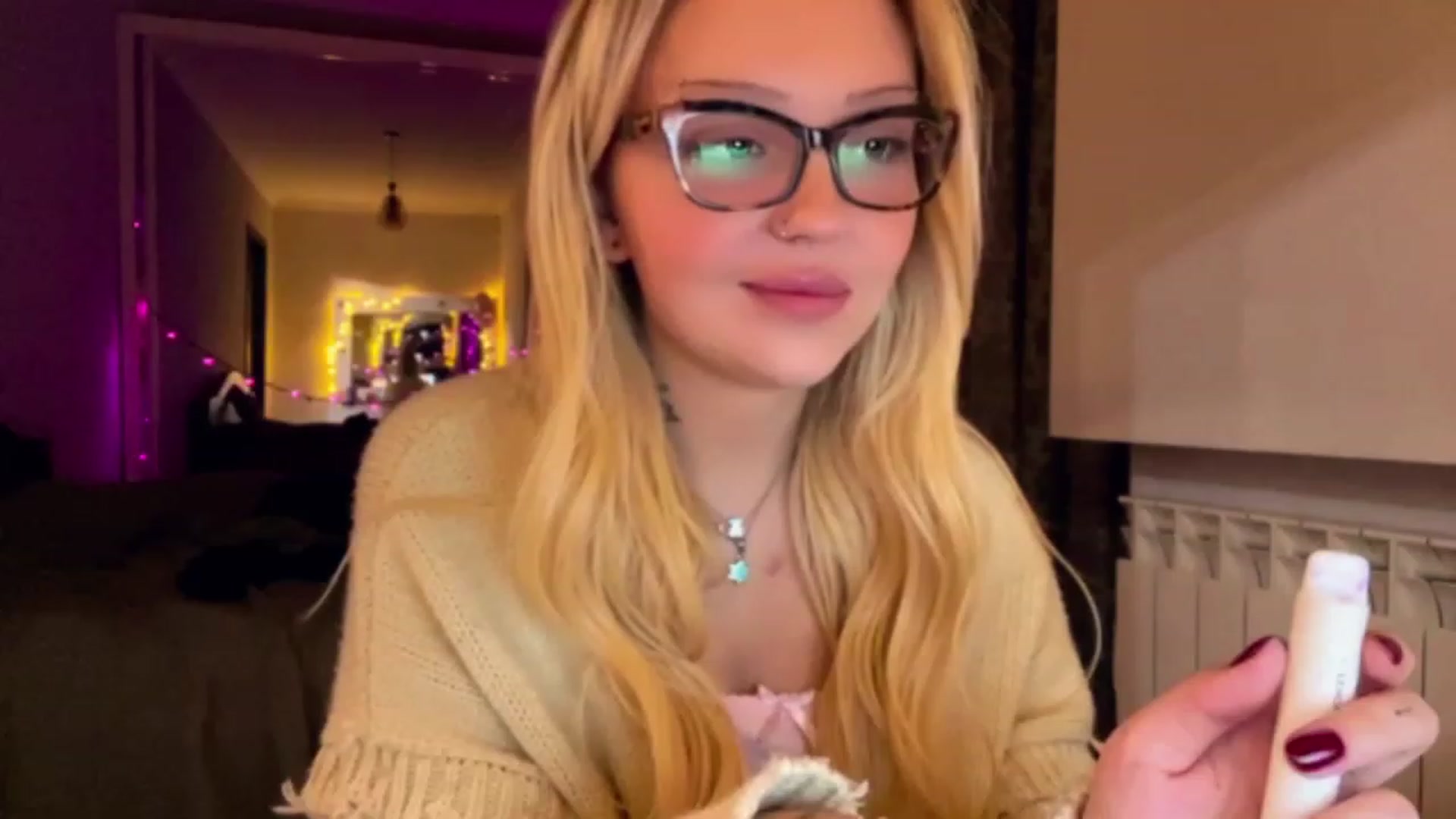 Gallery image thumbnail from Sk8Gurl420's myfreecams stream on, 12/25/2023, 19:08 image 19 of 20