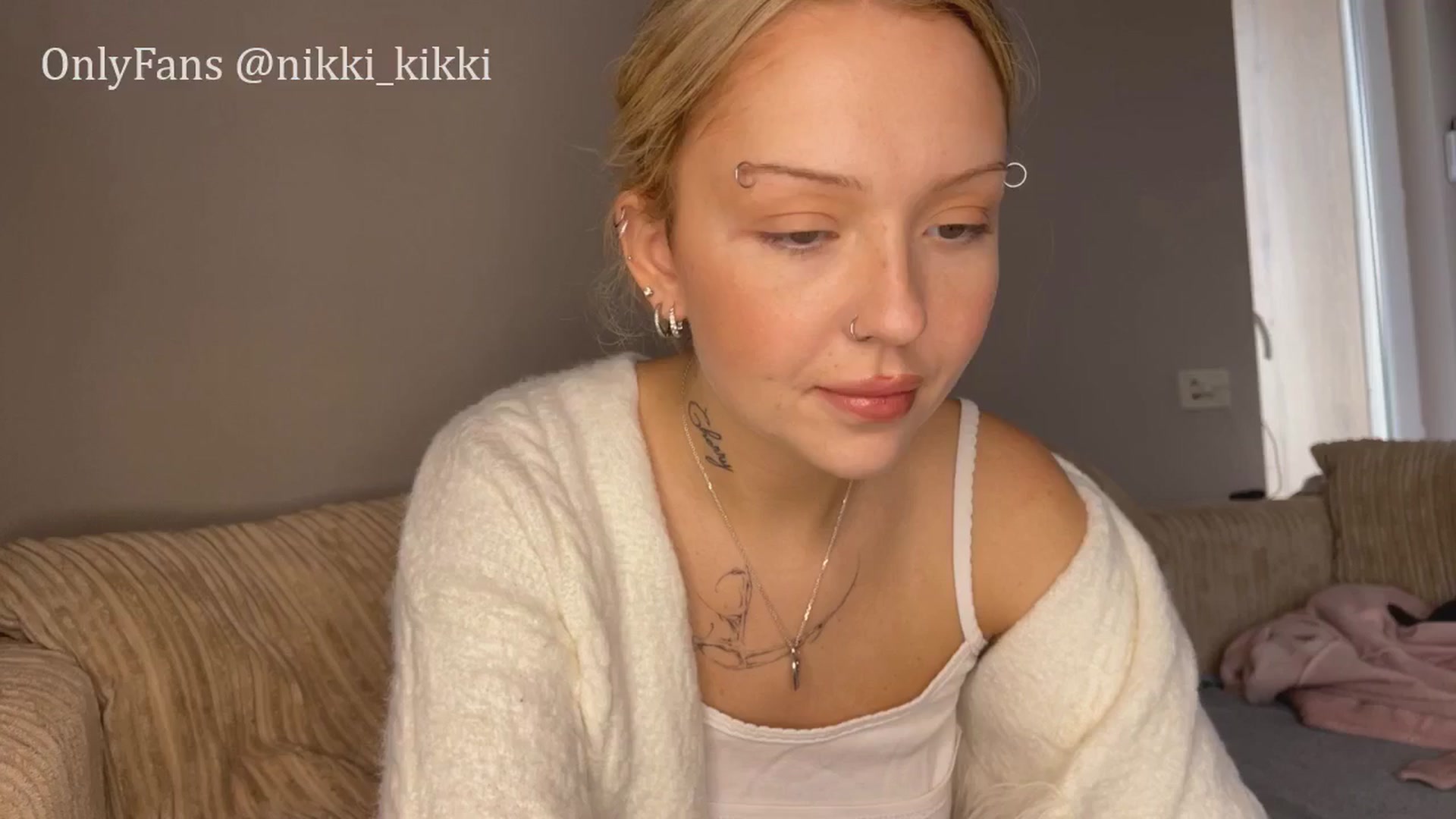 Gallery image thumbnail from Sk8Gurl420's myfreecams stream on, 04/21/2025, 14:10 image 3 of 20
