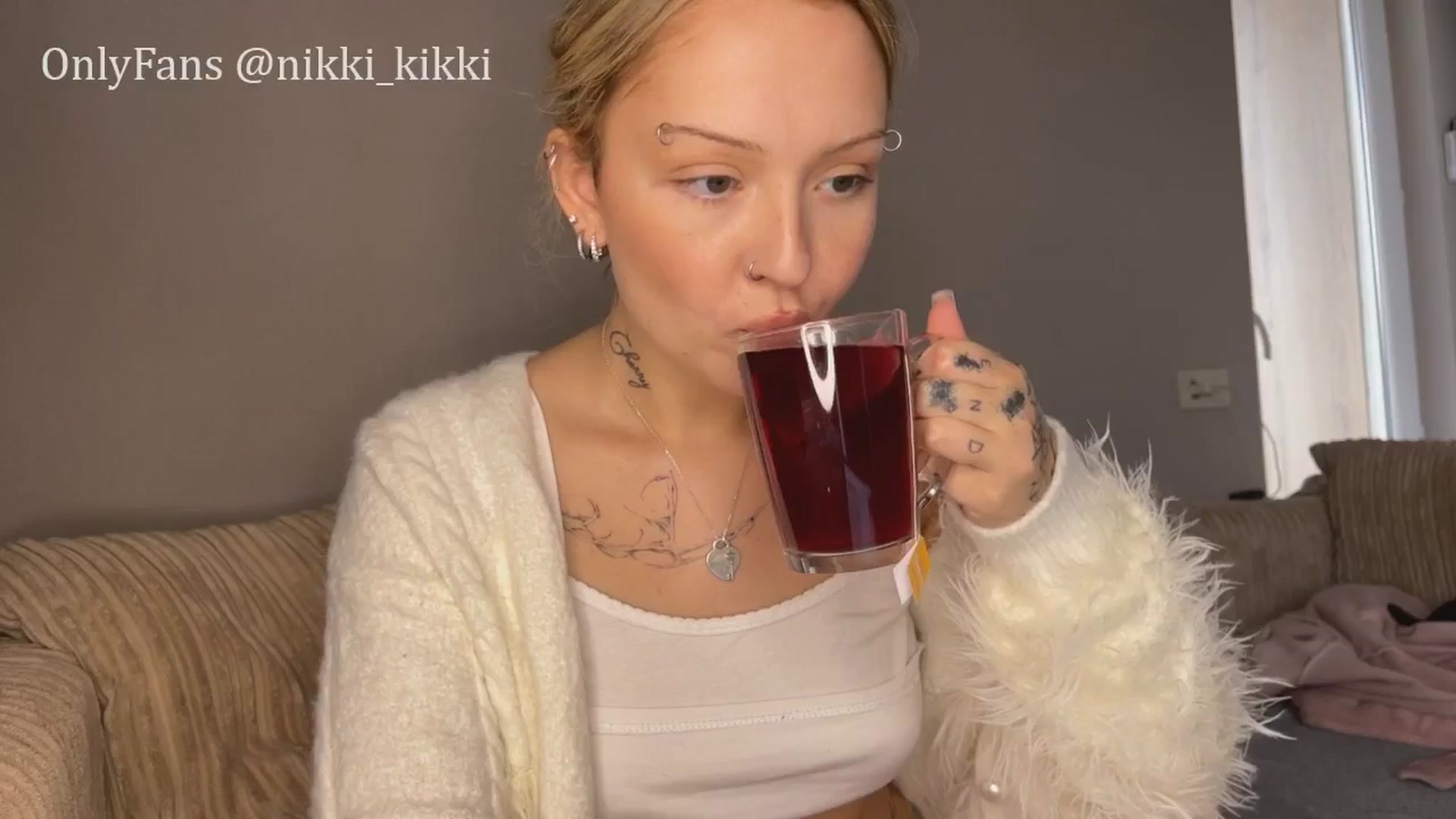 Gallery image thumbnail from Sk8Gurl420's myfreecams stream on, 04/21/2025, 14:10 image 2 of 20