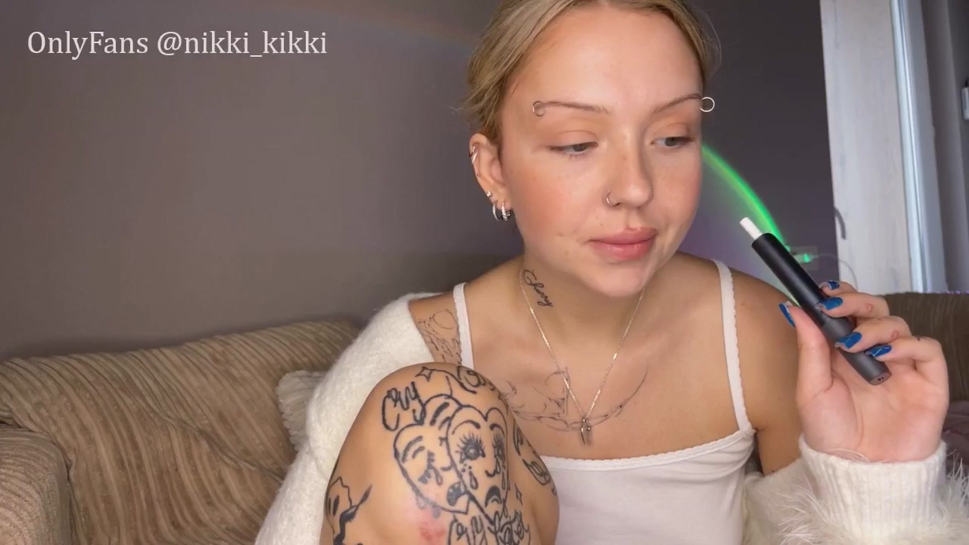 Gallery image thumbnail from Sk8Gurl420's myfreecams stream on, 04/21/2025, 14:10 image 14 of 20