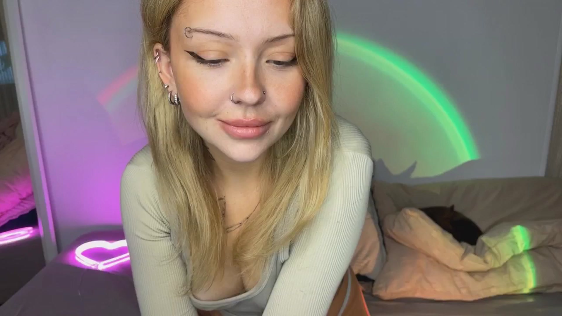 Gallery image thumbnail from Sk8Gurl420's myfreecams stream on, 05/01/2025, 15:08 image 8 of 20
