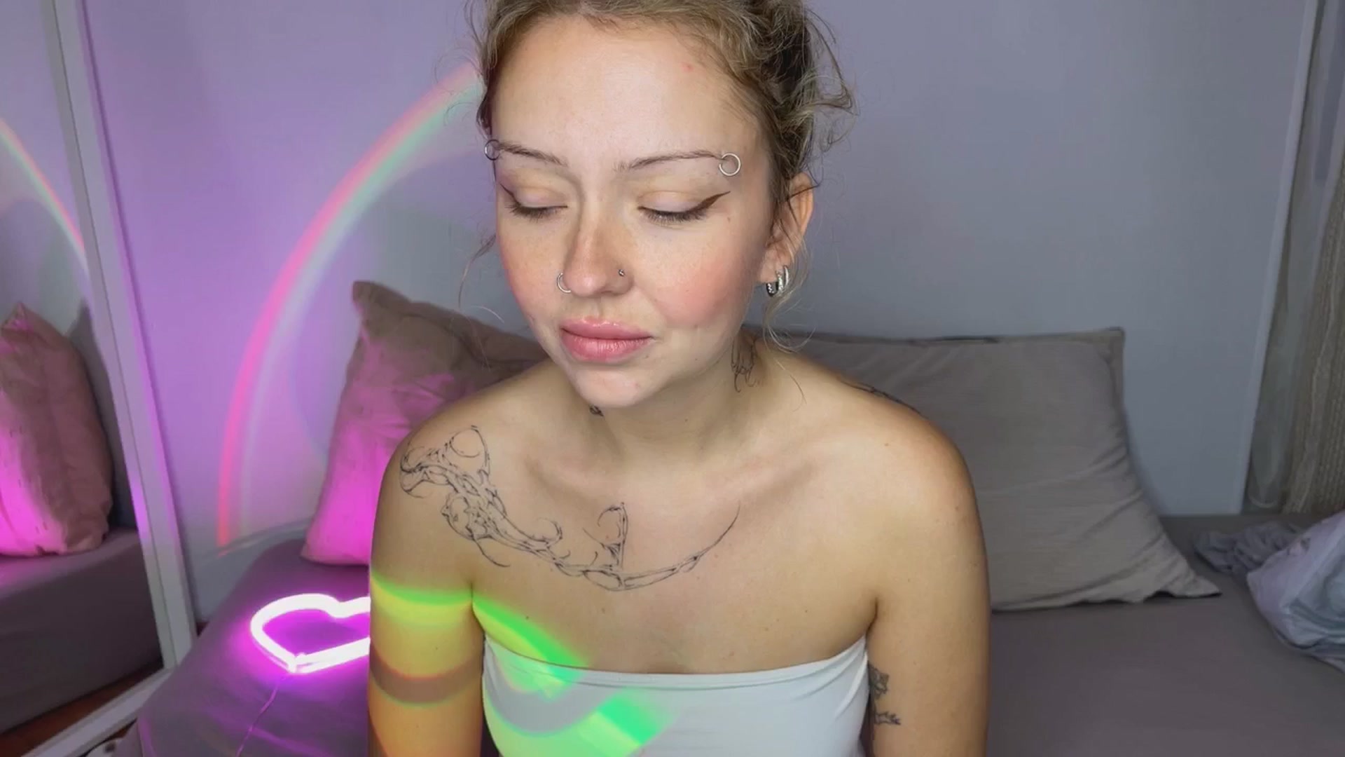 Gallery image thumbnail from Sk8Gurl420's myfreecams stream on, 05/04/2025, 17:47 image 6 of 20