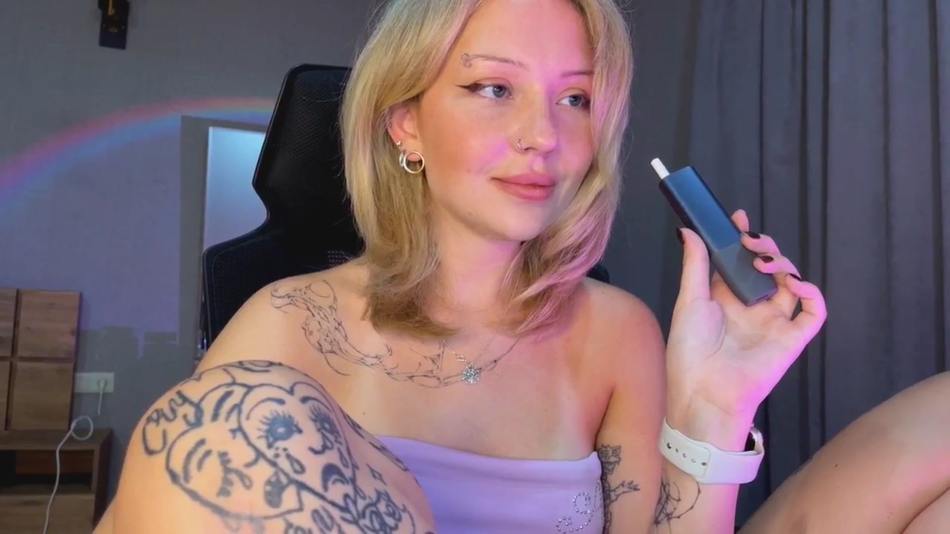 Gallery image thumbnail from Sk8Gurl420's myfreecams stream on, 05/19/2025, 17:51 image 9 of 20