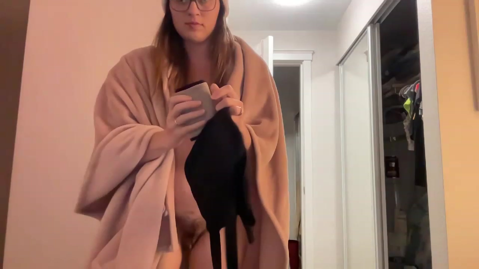 Gallery image thumbnail from SkiCutie's myfreecams stream on, 12/03/2022, 09:21 image 5 of 20