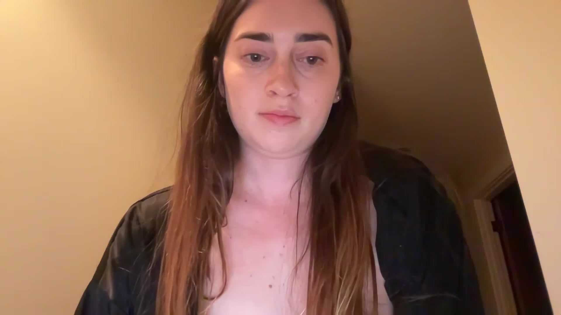 Gallery image thumbnail from SkiCutie's myfreecams stream on, 04/24/2023, 04:11 image 11 of 20