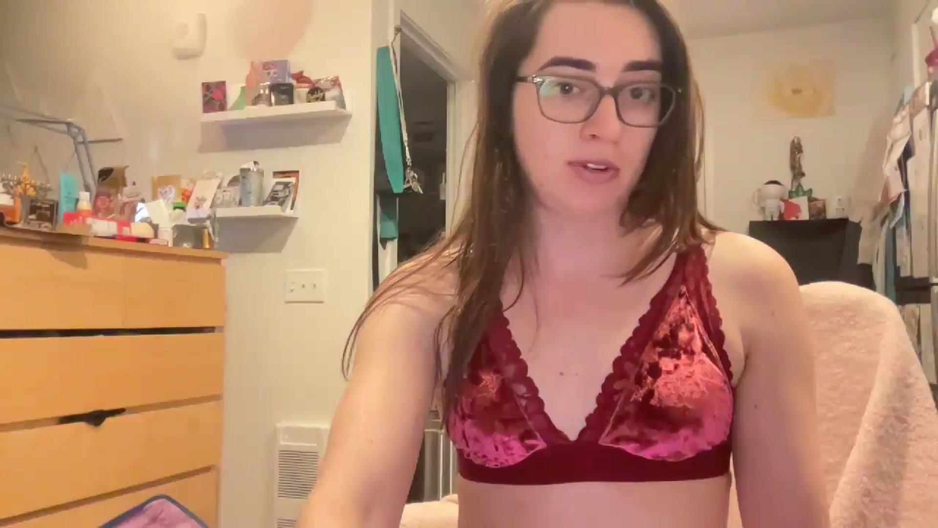 Gallery image thumbnail from SkiCutie's myfreecams stream on, 12/31/2024, 01:31 image 12 of 20
