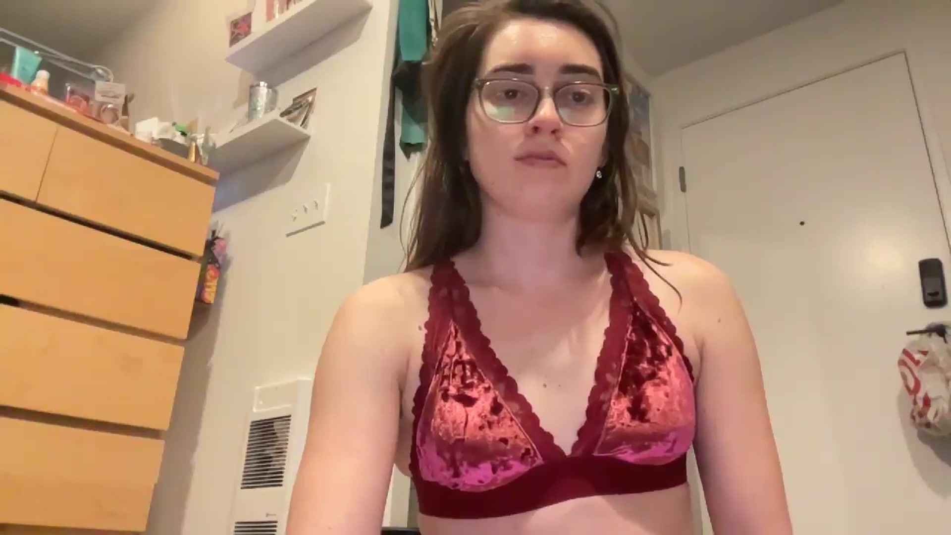 Gallery image thumbnail from SkiCutie's myfreecams stream on, 12/31/2024, 01:31 image 2 of 20
