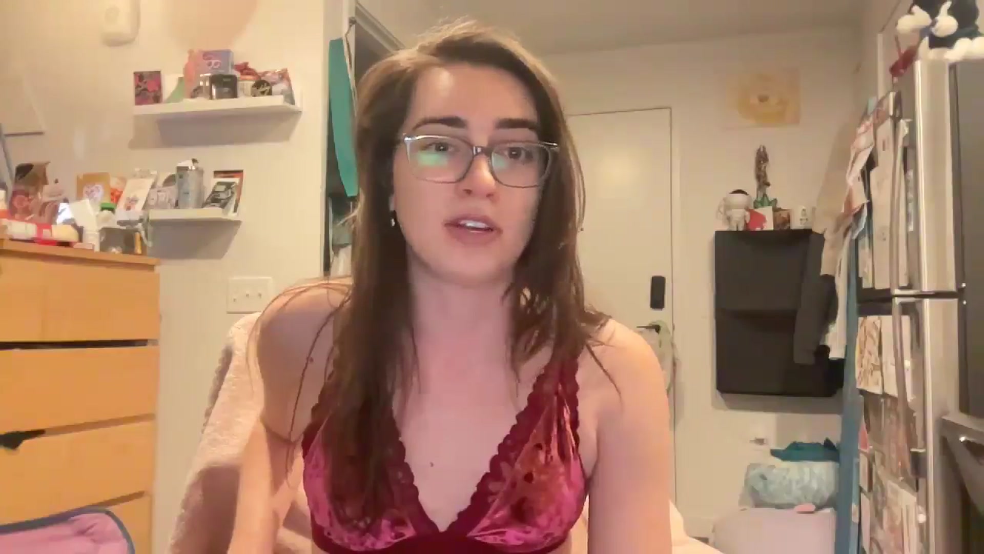 Gallery image thumbnail from SkiCutie's myfreecams stream on, 12/31/2024, 01:31 image 17 of 20