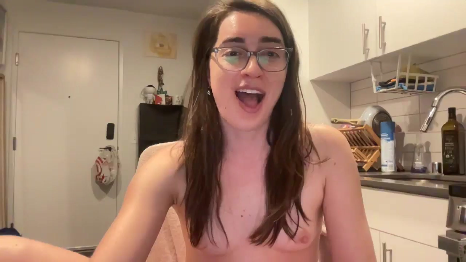 Gallery image thumbnail from SkiCutie's myfreecams stream on, 12/31/2024, 02:33 image 12 of 20