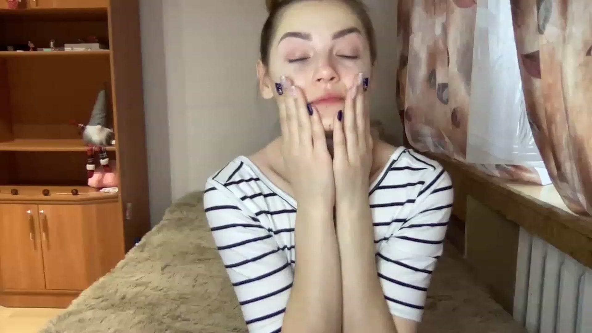 Gallery image thumbnail from SkinnyEva's myfreecams stream on, 12/12/2022, 14:15 image 10 of 20