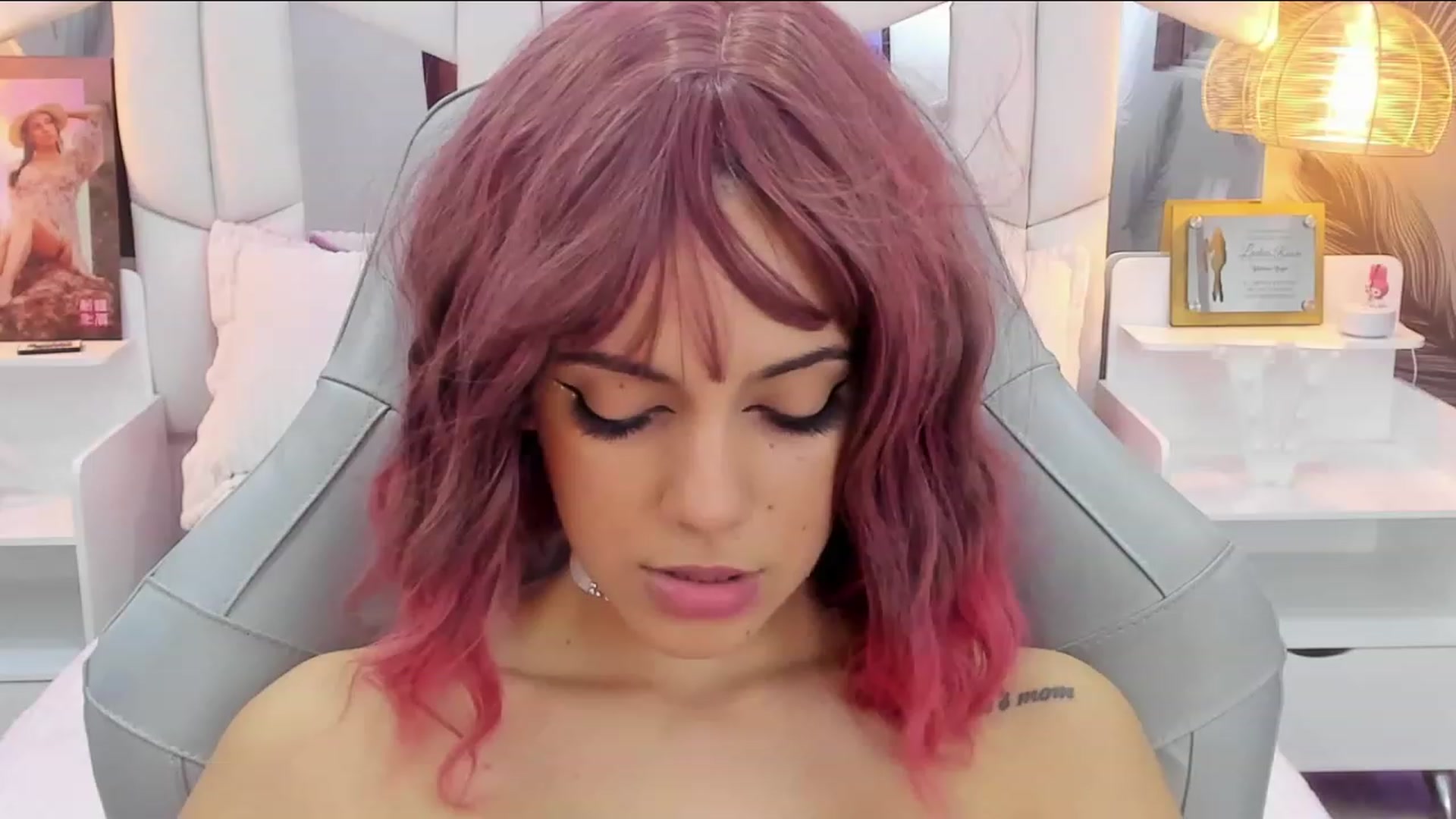 Gallery image thumbnail from SkinnyVeronik's myfreecams stream on, 11/15/2022, 13:48 image 14 of 20