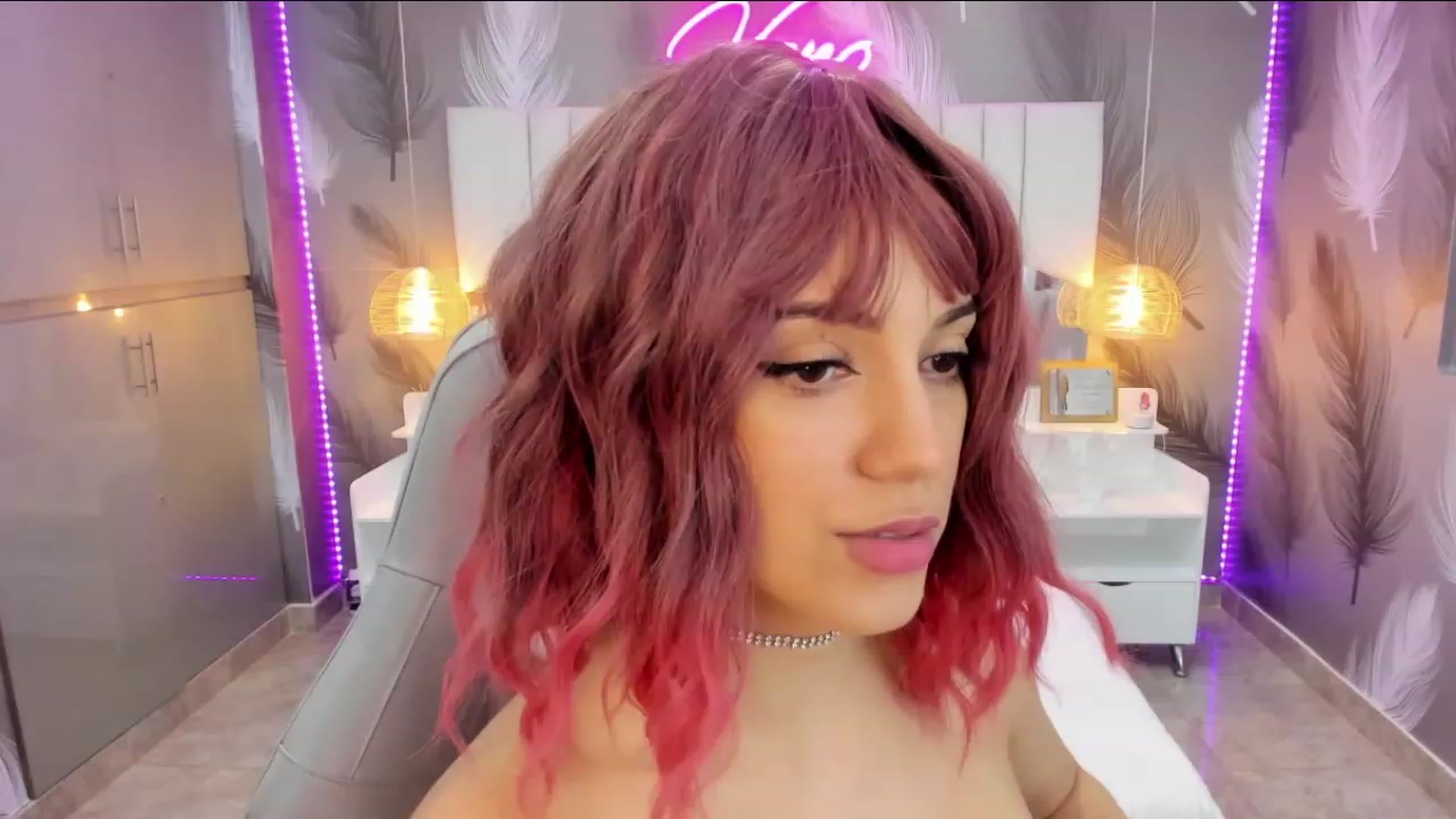 Gallery image thumbnail from SkinnyVeronik's myfreecams stream on, 11/15/2022, 13:48 image 6 of 20