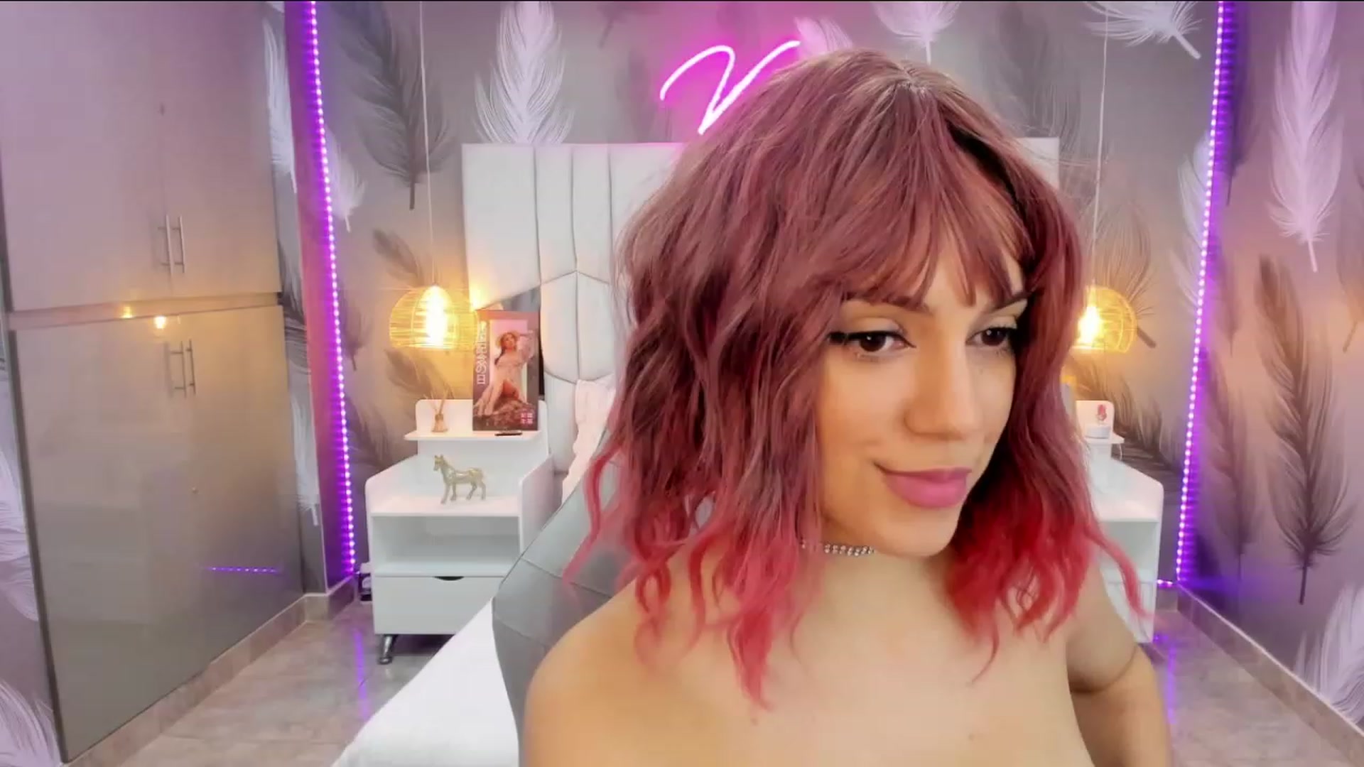 Gallery image thumbnail from SkinnyVeronik's myfreecams stream on, 11/15/2022, 13:48 image 12 of 20