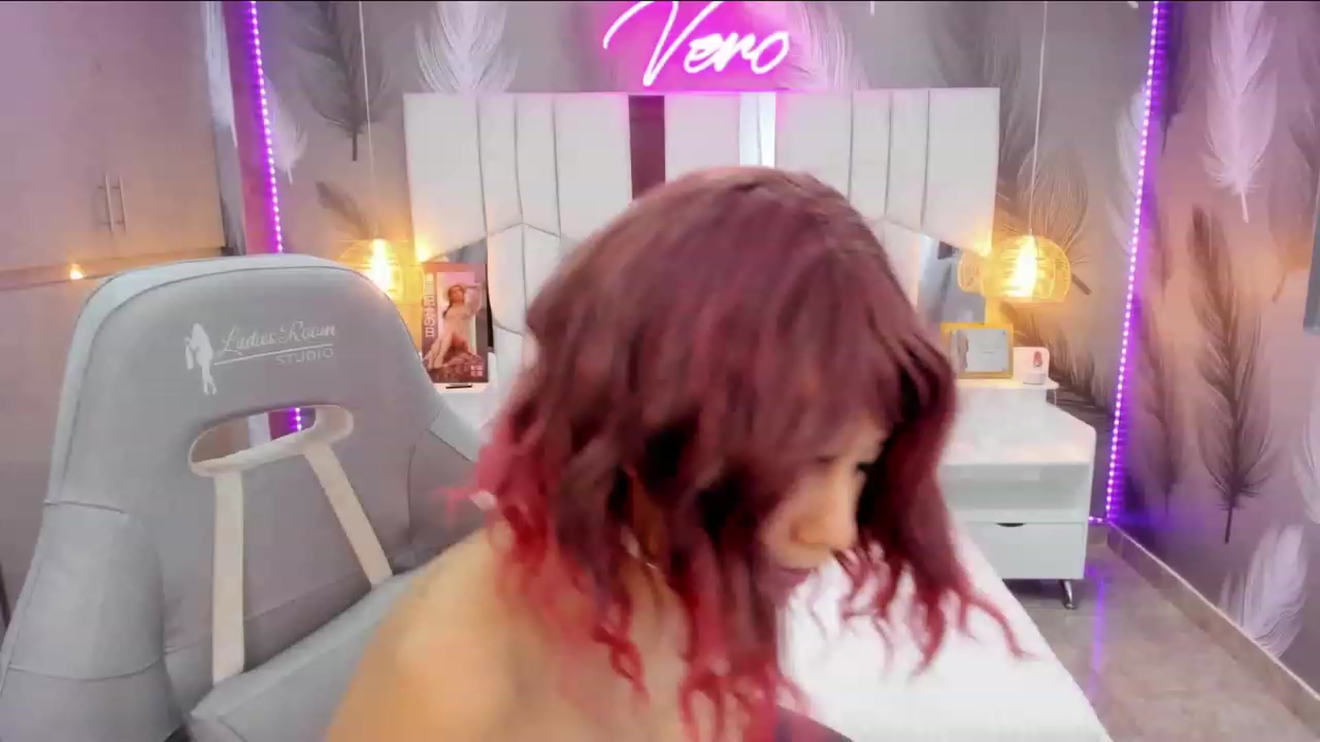 Gallery image thumbnail from SkinnyVeronik's myfreecams stream on, 11/15/2022, 13:48 image 5 of 20