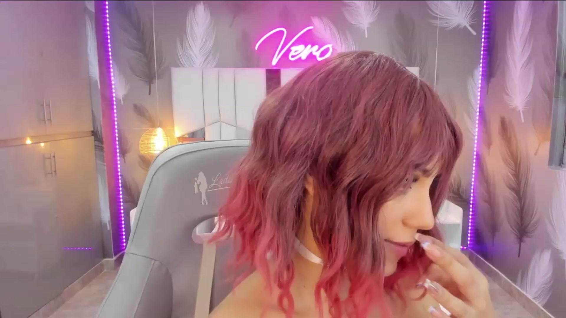 Gallery image thumbnail from SkinnyVeronik's myfreecams stream on, 11/15/2022, 13:48 image 4 of 20