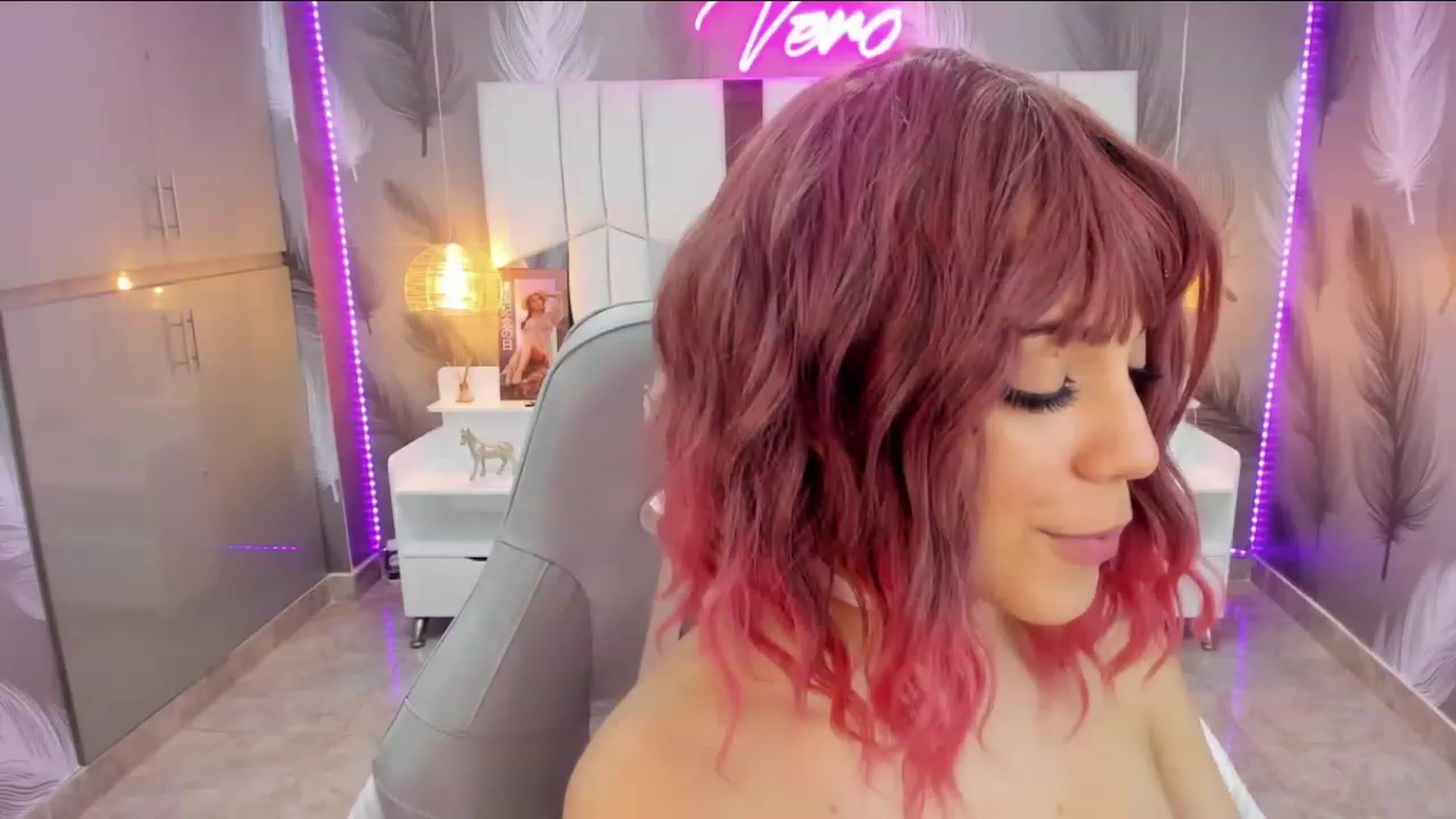 Gallery image thumbnail from SkinnyVeronik's myfreecams stream on, 11/15/2022, 13:48 image 9 of 20